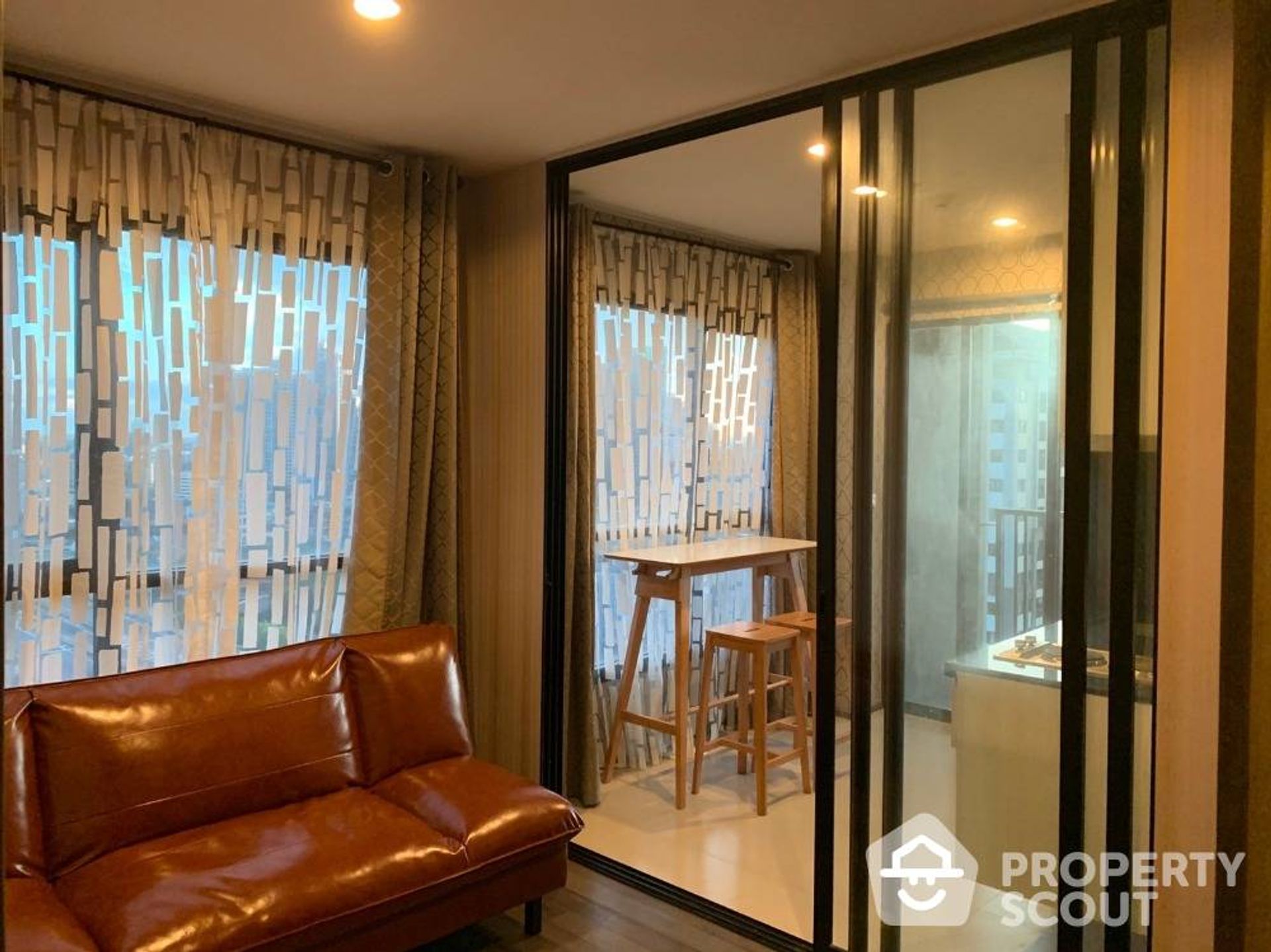 Condominium in Phra Khanong, Krung Thep Maha Nakhon 12892902