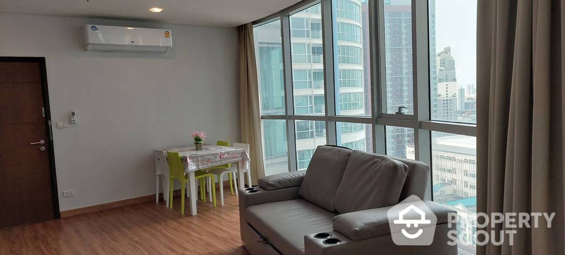 Condominium in Phra Khanong, Krung Thep Maha Nakhon 12892985