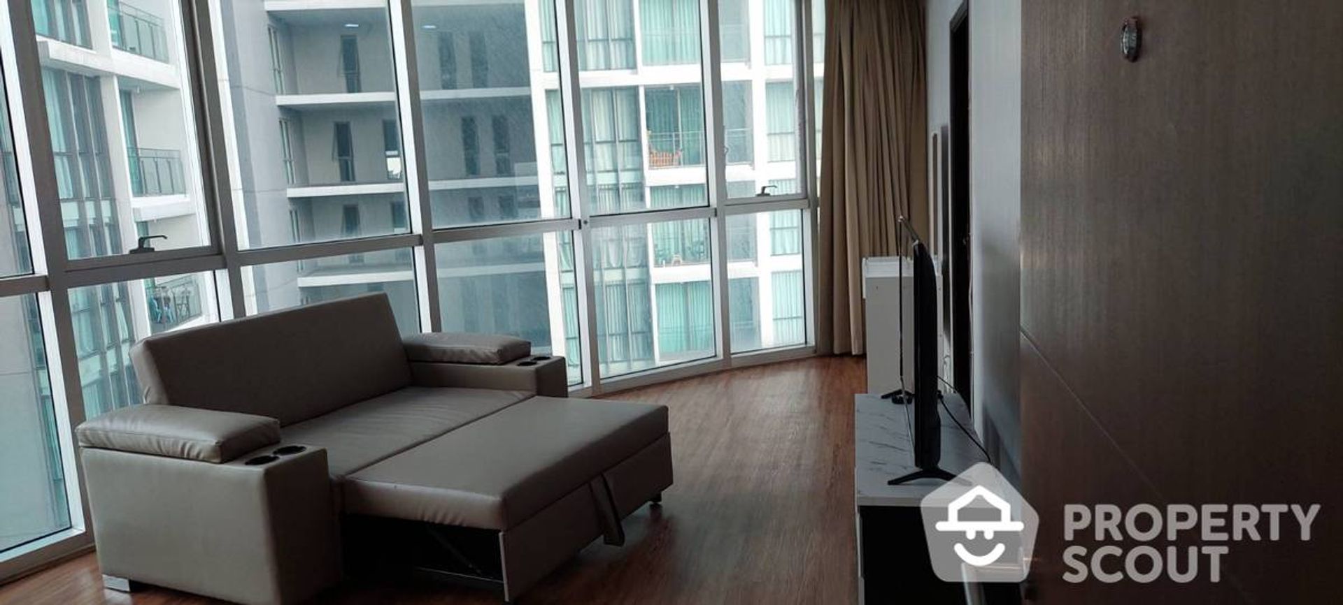 Condominium in Phra Khanong, Krung Thep Maha Nakhon 12892985