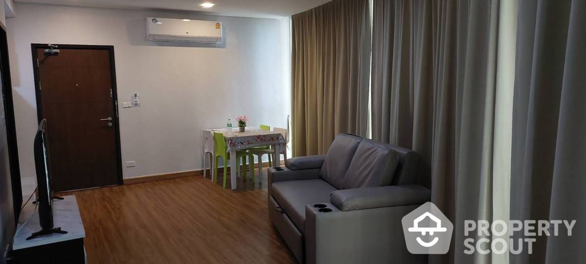 Condominium in Phra Khanong, Krung Thep Maha Nakhon 12892985