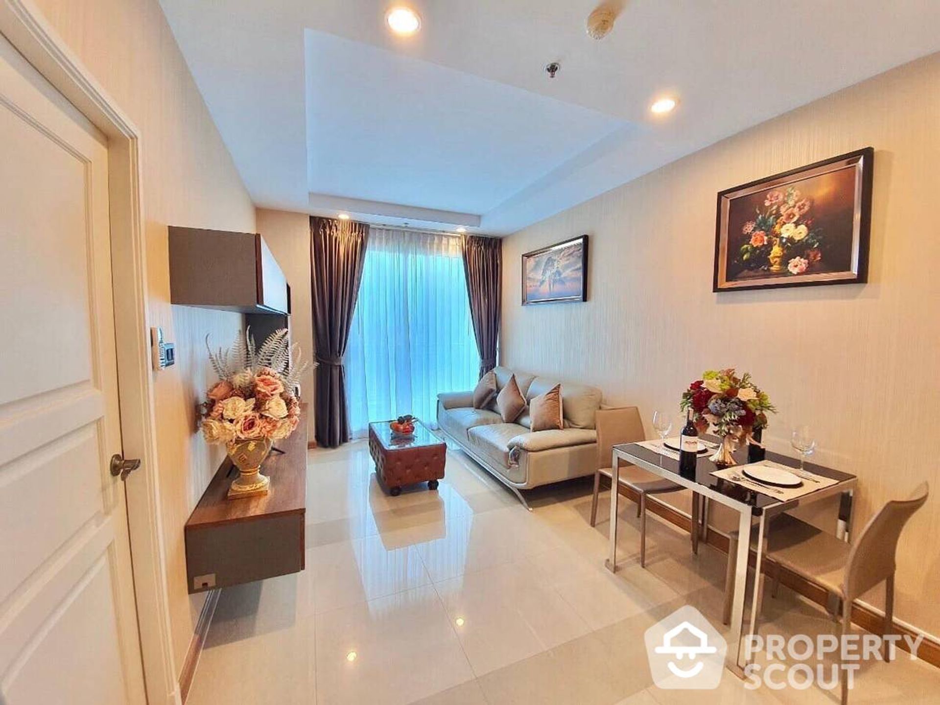 Condominium in Huai Khwang, Krung Thep Maha Nakhon 12892986