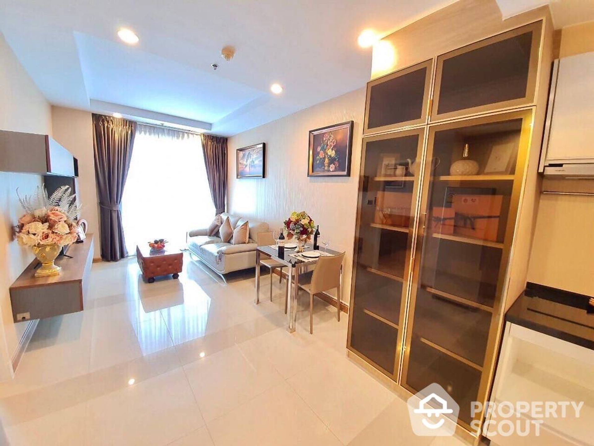 Condominium in Huai Khwang, Krung Thep Maha Nakhon 12892986