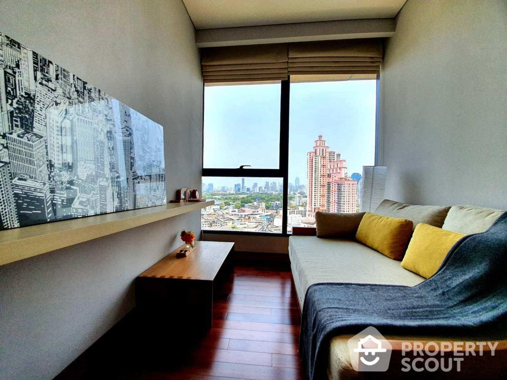 Condominium in Khlong Toei, Krung Thep Maha Nakhon 12893322