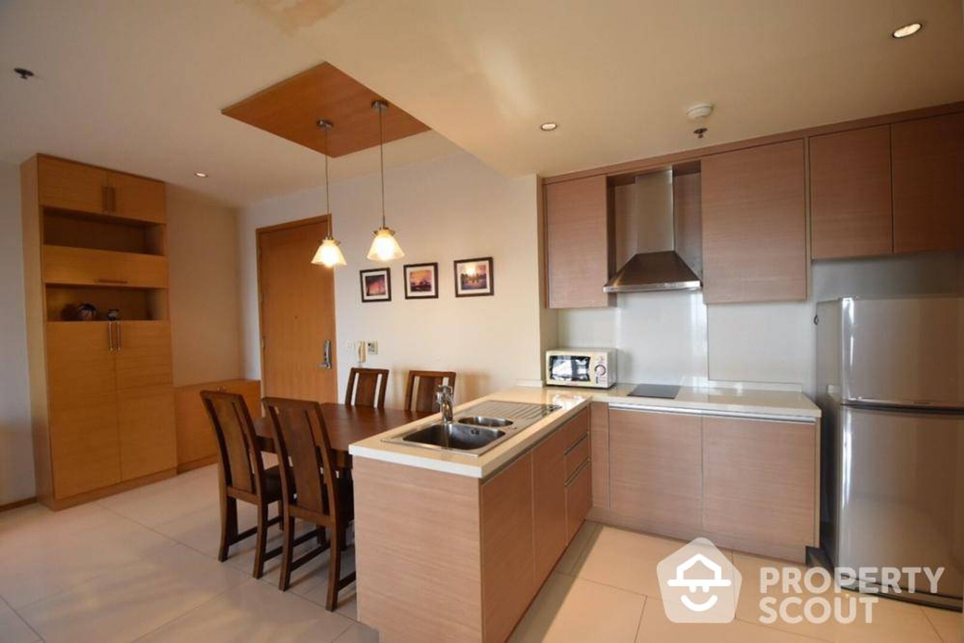 Condominium in Khlong Toei, Krung Thep Maha Nakhon 12893323