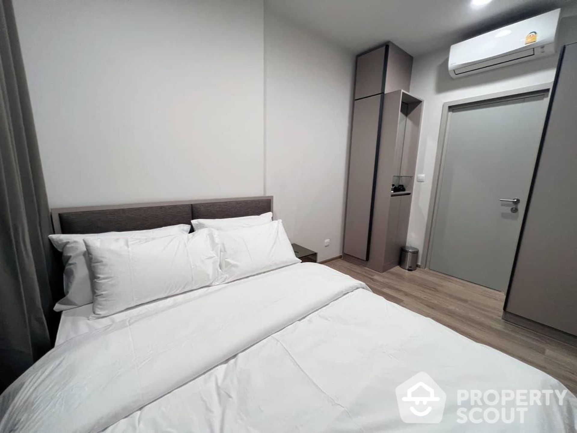 Condominium in Khlong Toei, Krung Thep Maha Nakhon 12893333