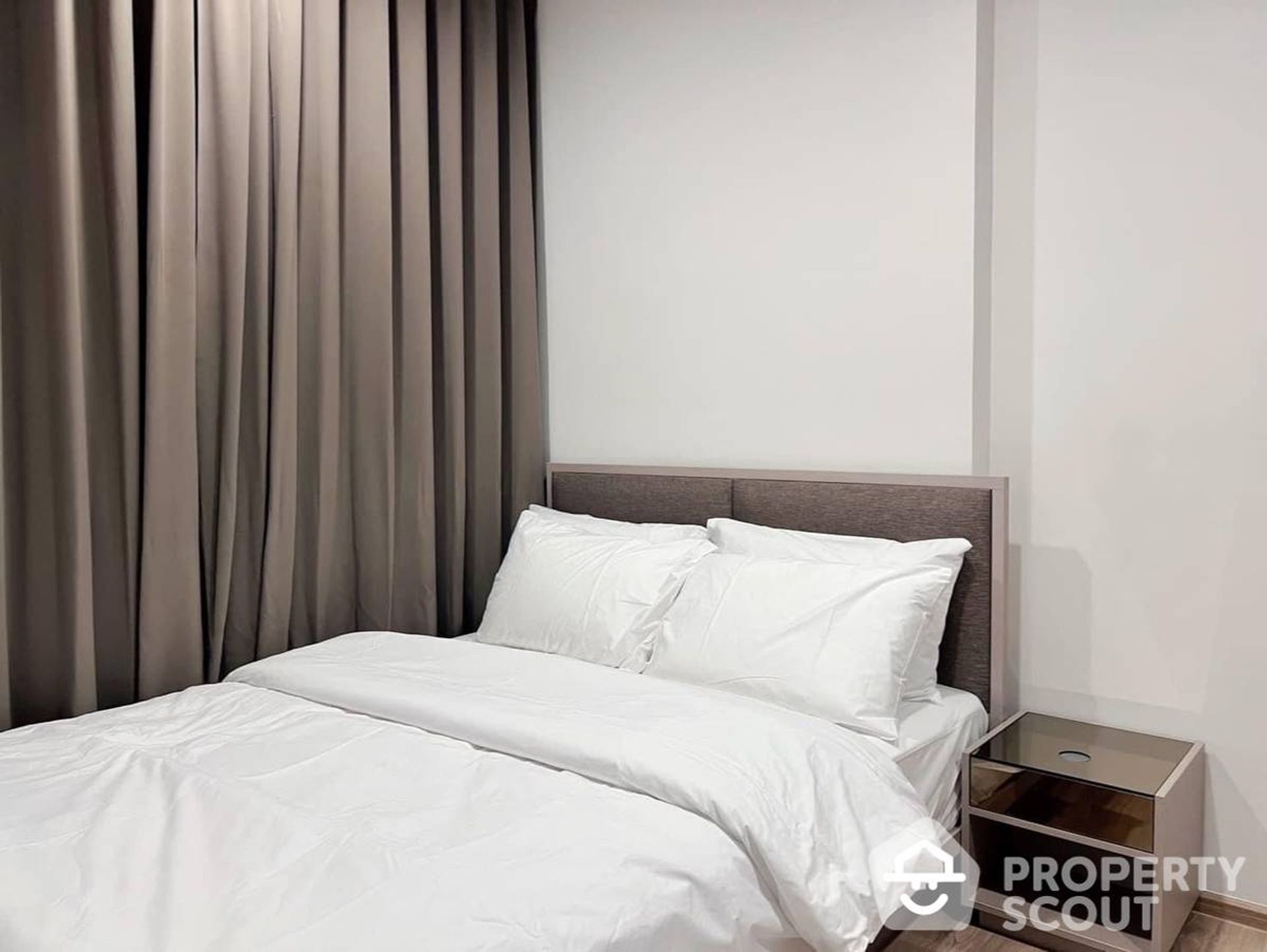 Condominium in Khlong Toei, Krung Thep Maha Nakhon 12893333