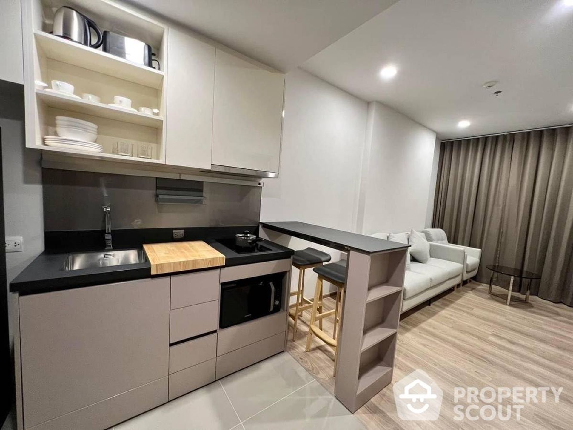 Condominium in Khlong Toei, Krung Thep Maha Nakhon 12893333