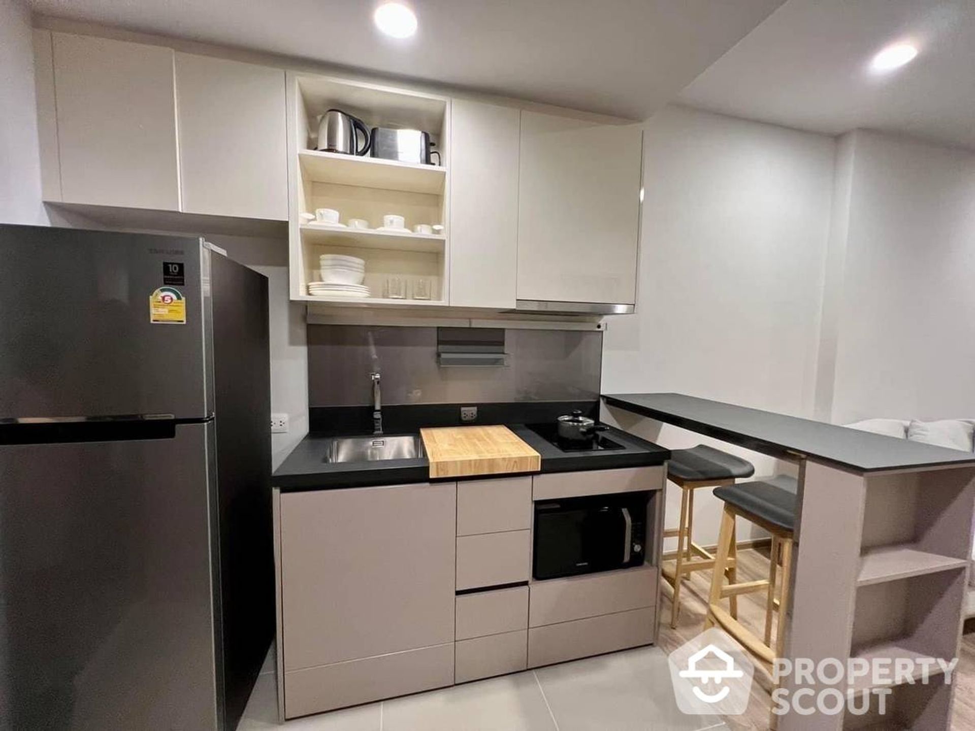 Condominium in Khlong Toei, Krung Thep Maha Nakhon 12893333