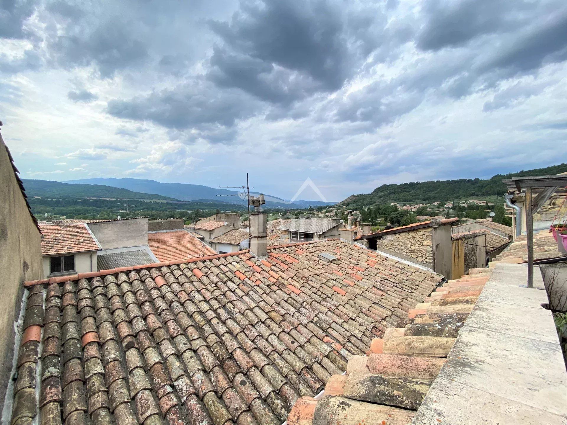 بيت في Volonne, Alpes-de-Haute-Provence 12893497