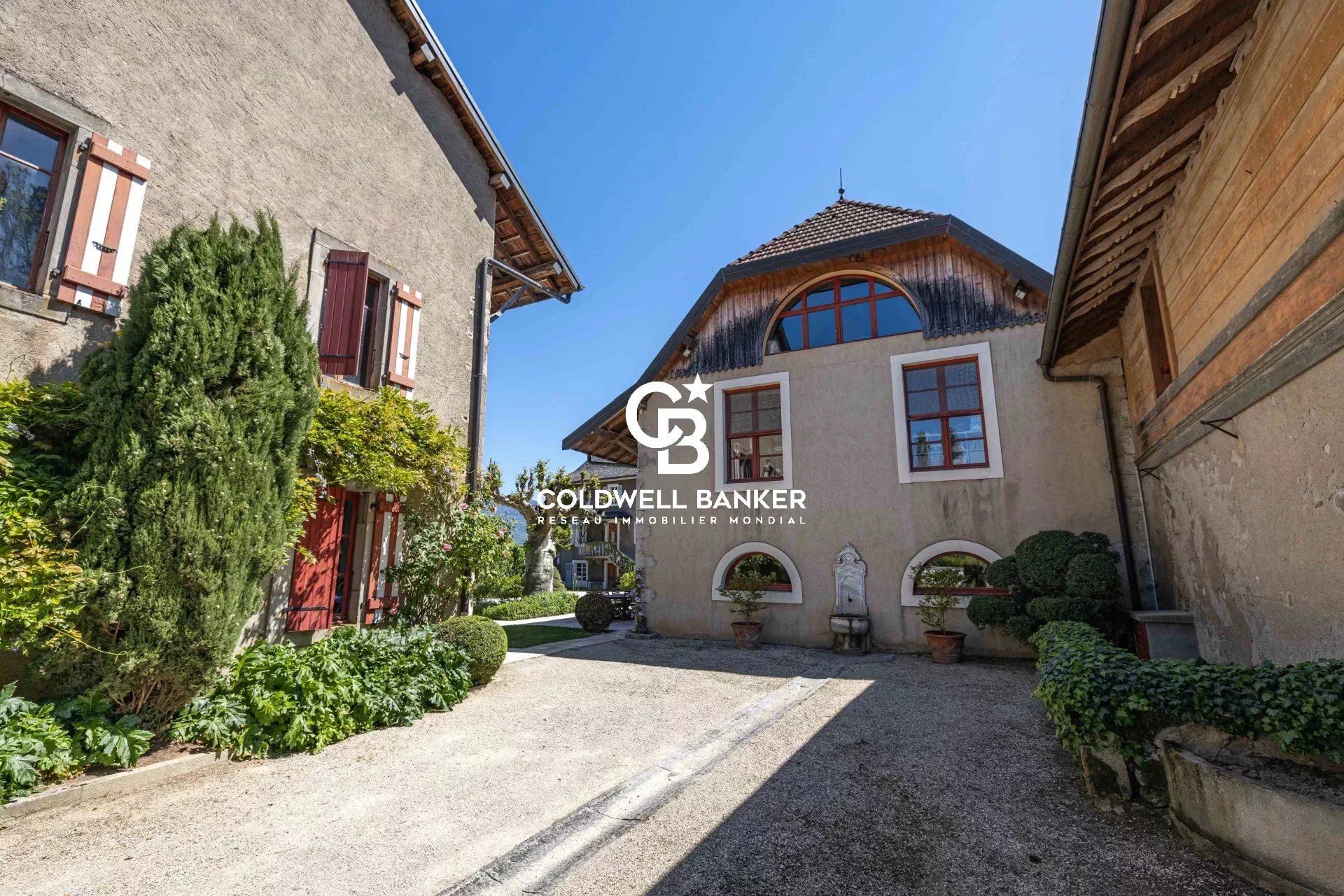 rumah dalam Reignier-Ésery, Haute-Savoie 12893517