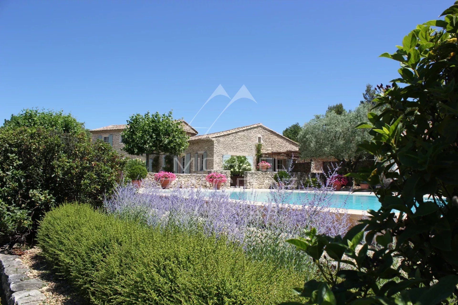 אַחֵר ב Menerbes, Provence-Alpes-Cote d'Azur 12893915