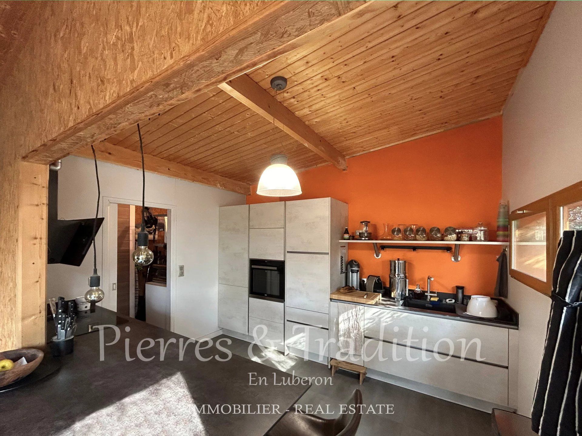 Hus i Rustrel, Provence-Alpes-Cote d'Azur 12893920