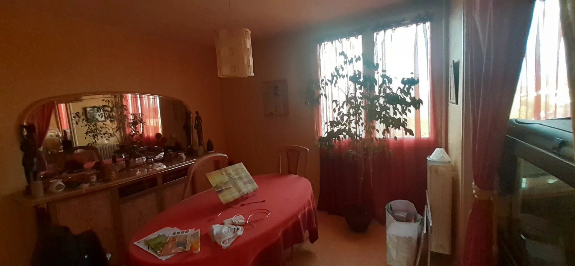 קוֹנדוֹמִינִיוֹן ב Aurillac, Auvergne-Rhone-Alpes 12893996