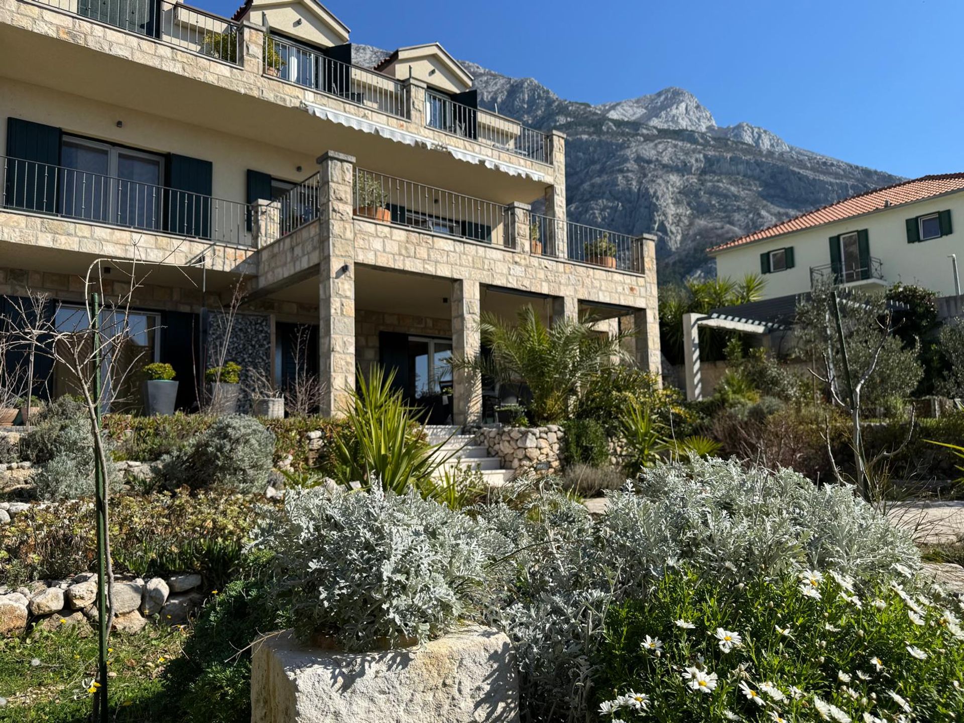 rumah dalam Makarska, Splitsko-Dalmatinska Zupanija 12894080