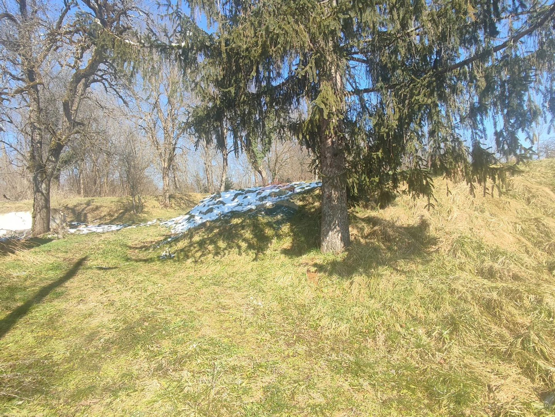 土地 在 Bosiljevo, Karlovačka županija 12894405