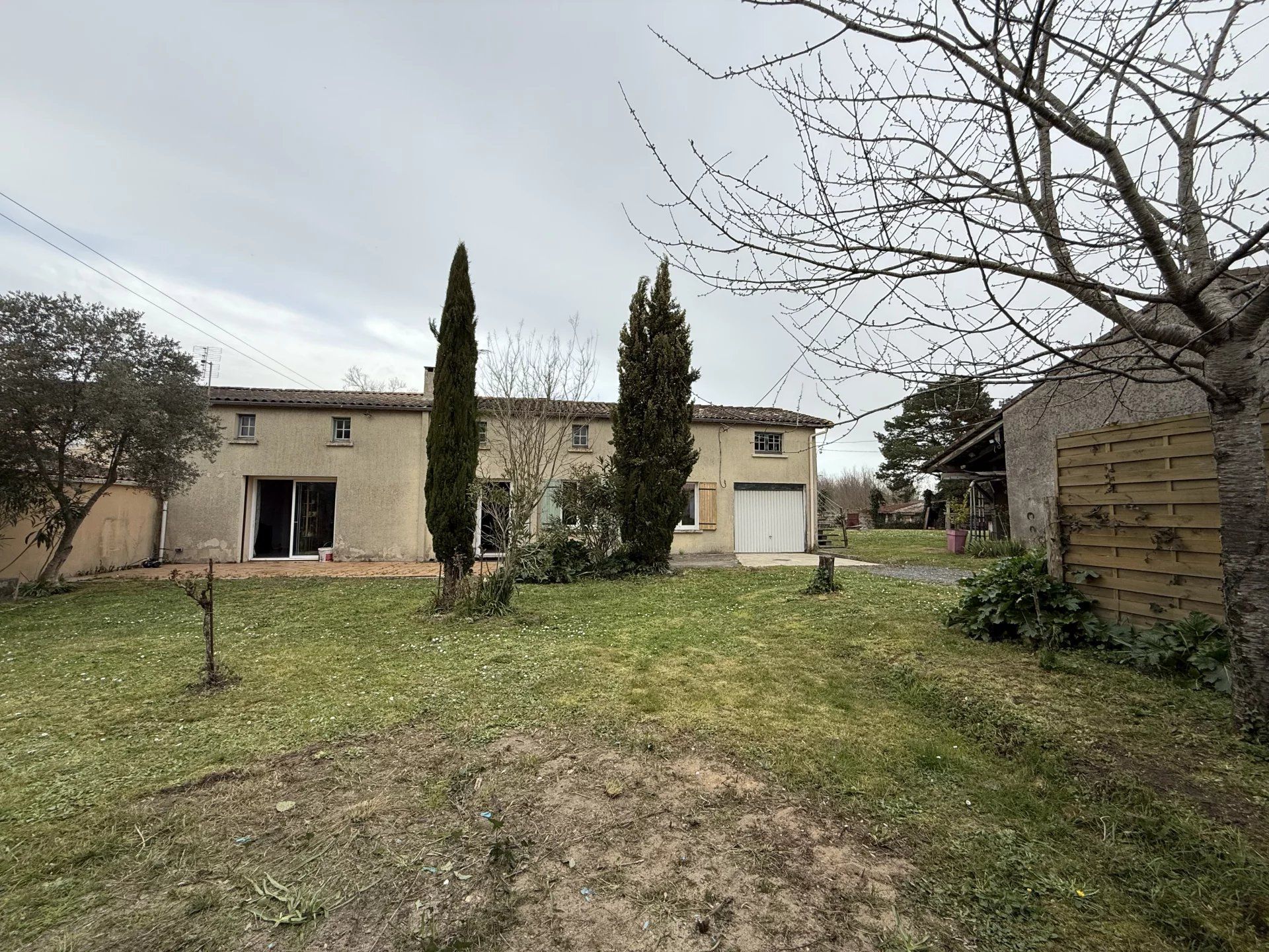 Hus i Saint-Ciers-sur-Gironde, Nouvelle-Aquitaine 12894443