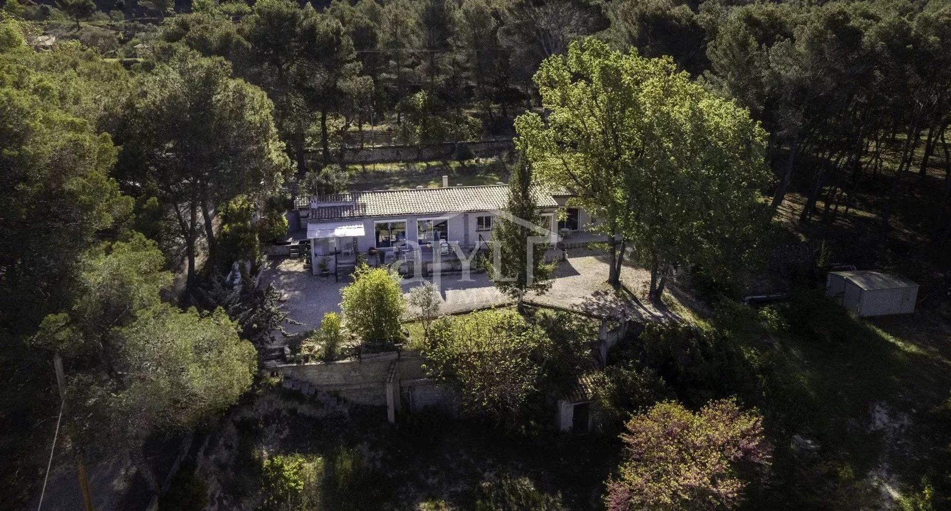 Talo sisään Rognes, Provence-Alpes-Cote d'Azur 12894474