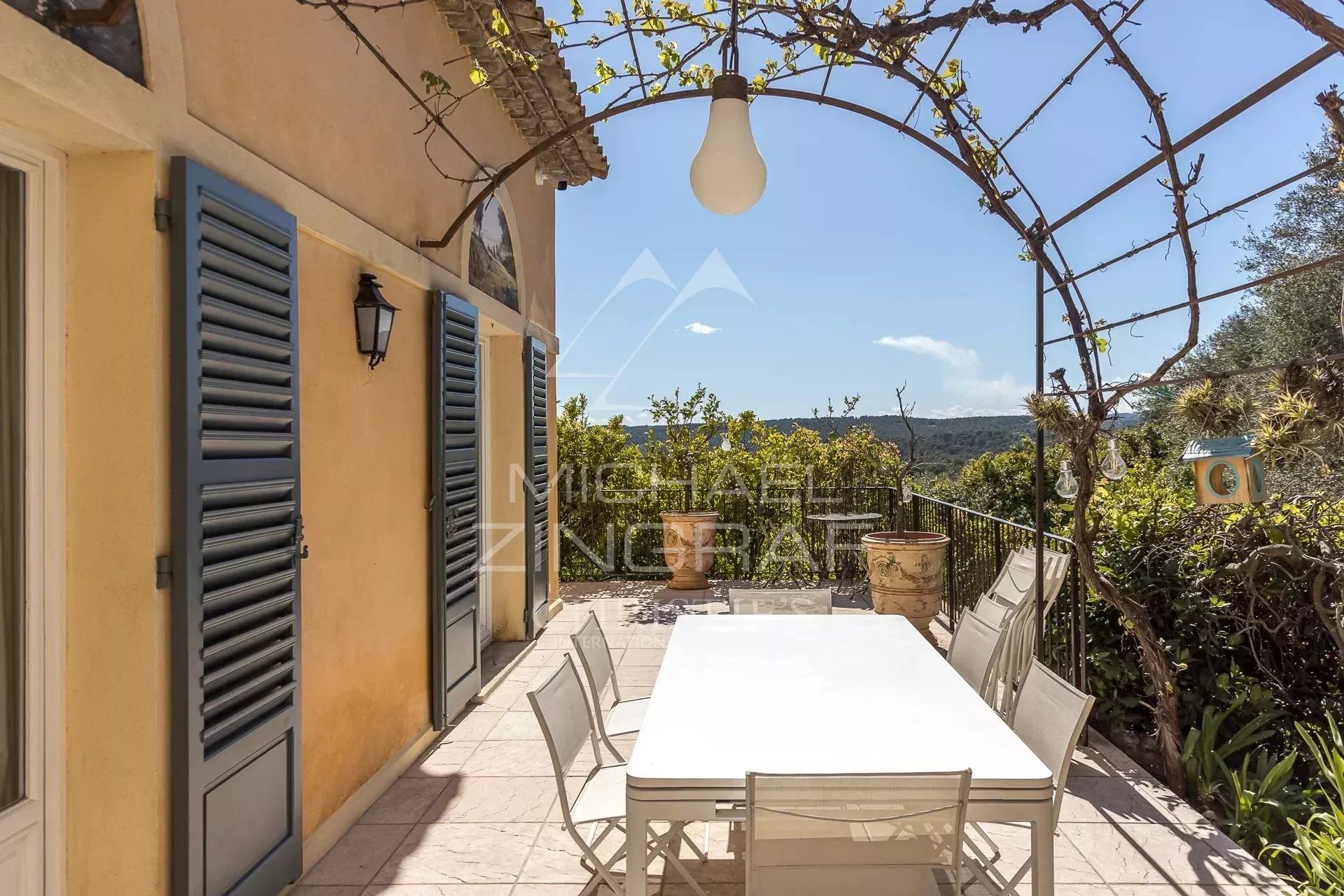 Residenziale nel La Colle-sur-Loup, Alpes-Maritimes 12894942