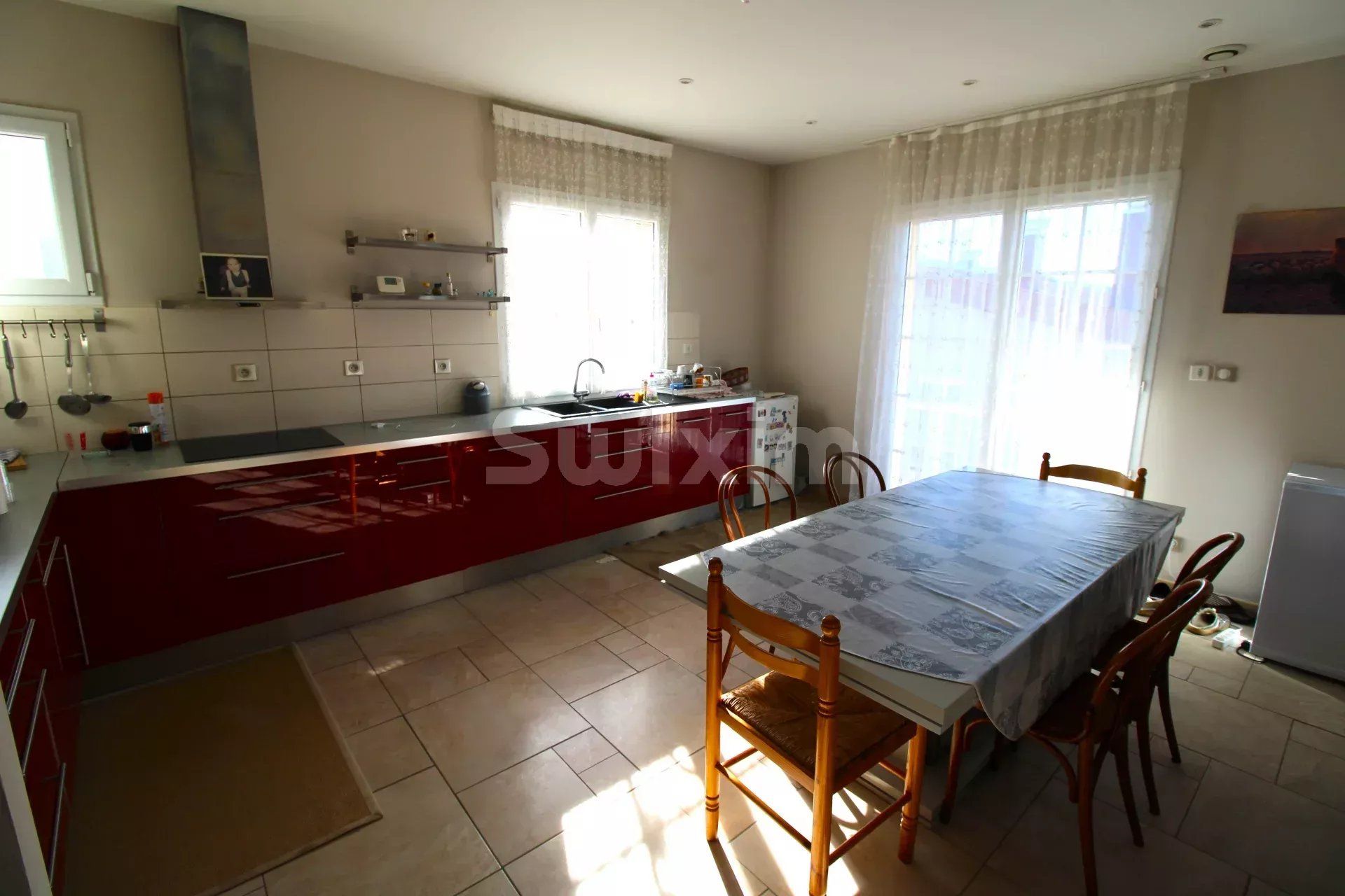 Hus i Saint-Laurent-du-Jura, Bourgogne-Franche-Comte 12895564