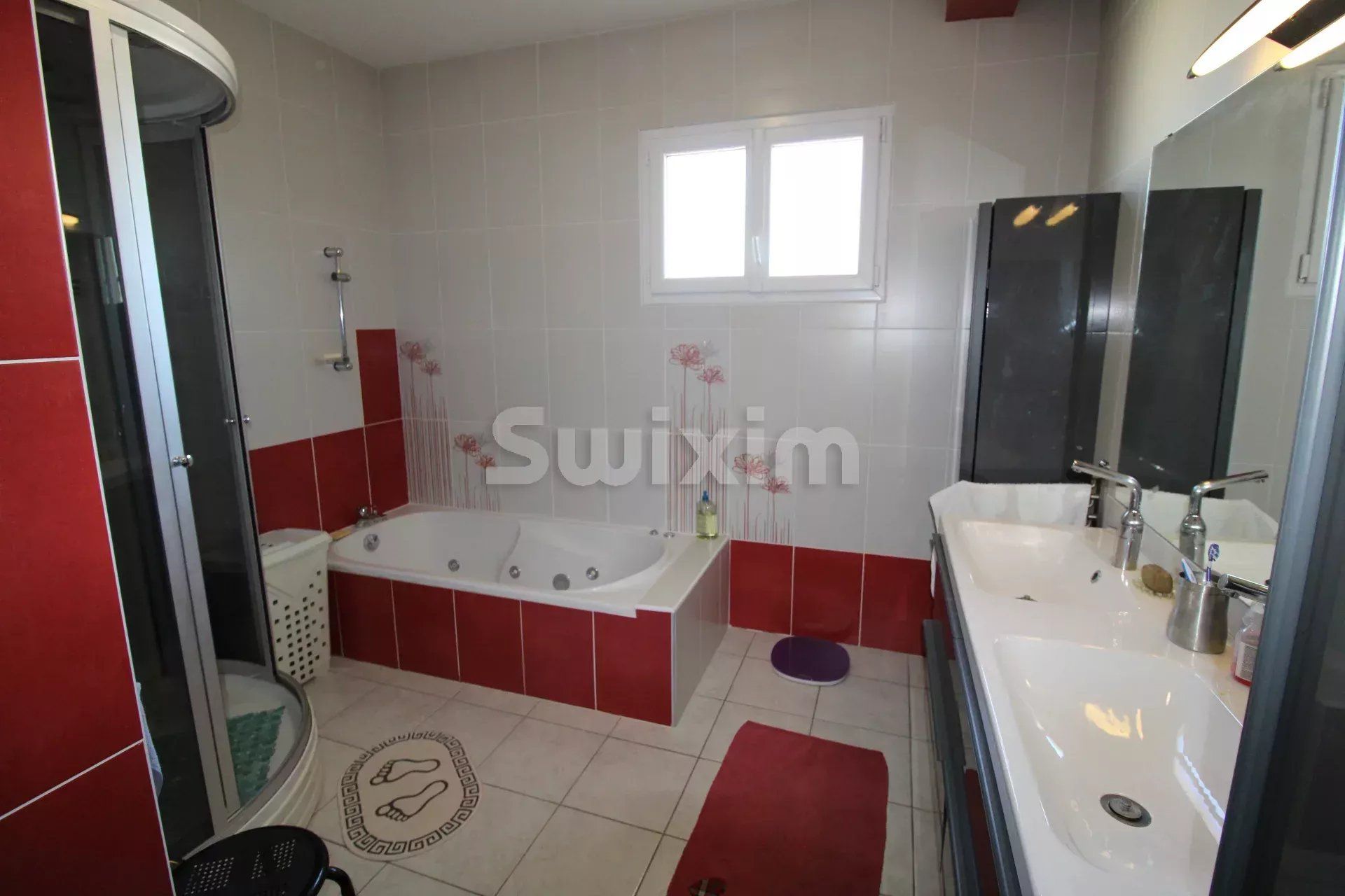 Hus i Saint-Laurent-du-Jura, Bourgogne-Franche-Comte 12895564