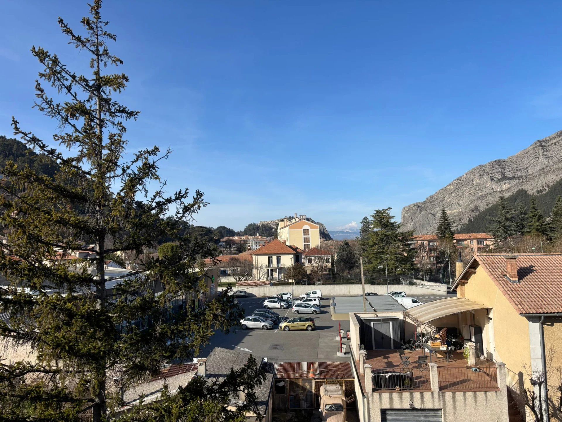 Eigentumswohnung im Sisteron, Provence-Alpes-Côte d'Azur 12895596