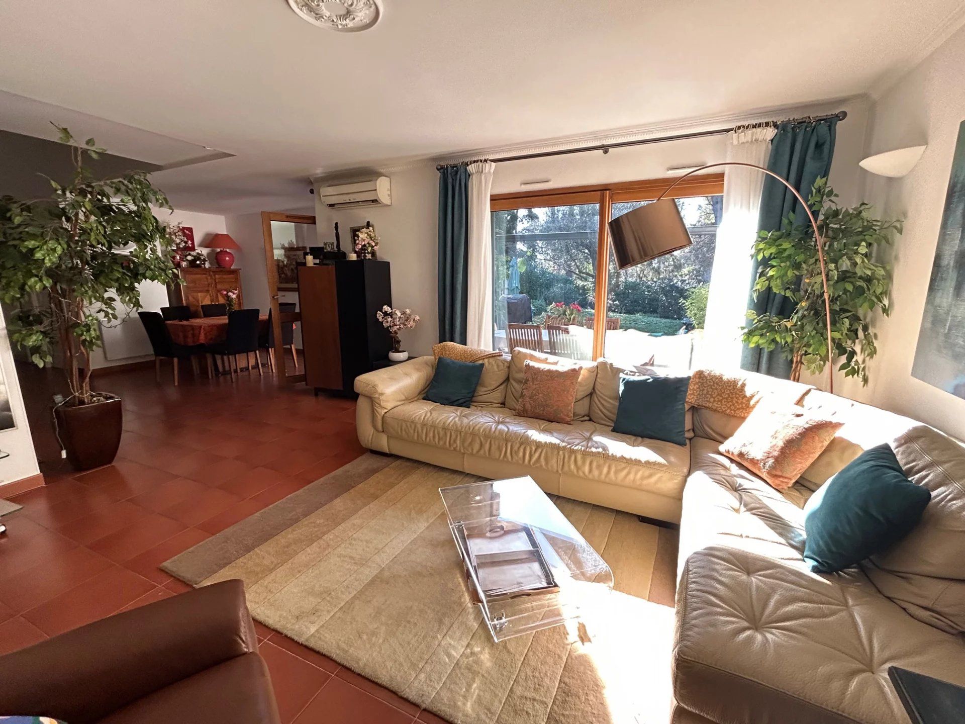 Talo sisään Biot, Provence-Alpes-Cote d'Azur 12895649