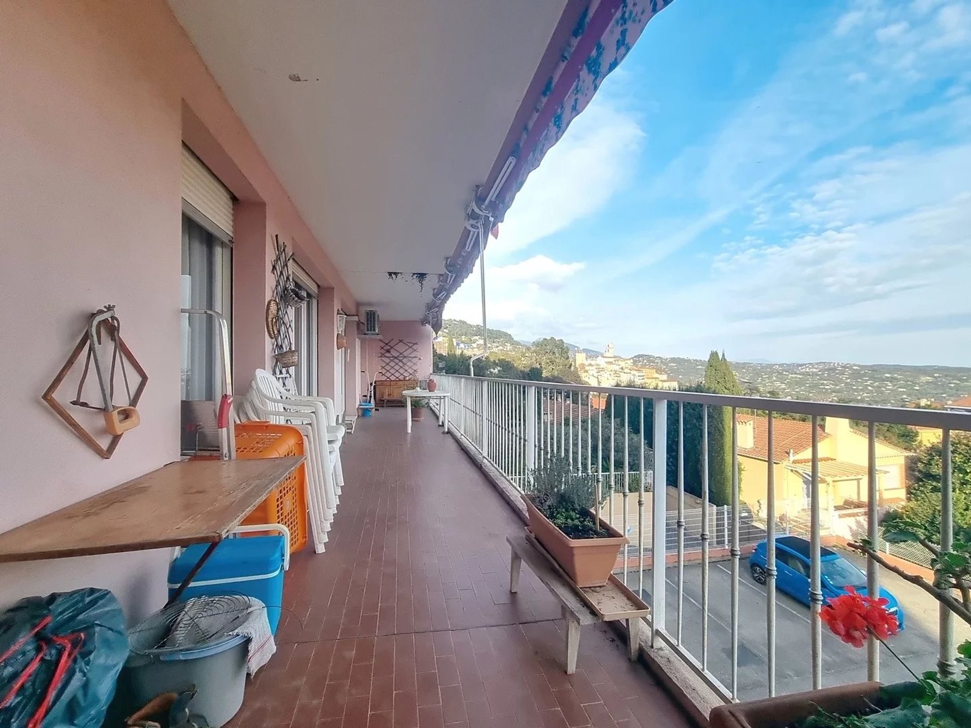 Osakehuoneisto sisään Grasse, Provence-Alpes-Cote d'Azur 12896104