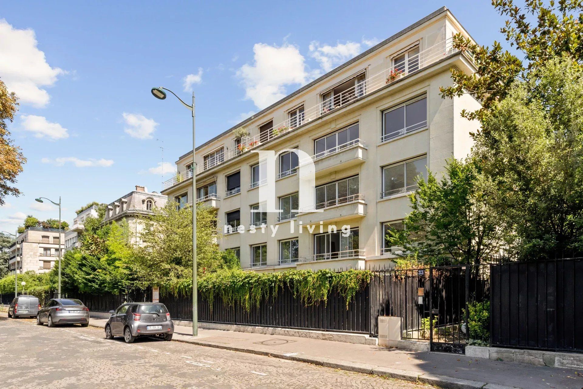 Condominium in Boulogne-Billancourt, Ile-de-France 12896486