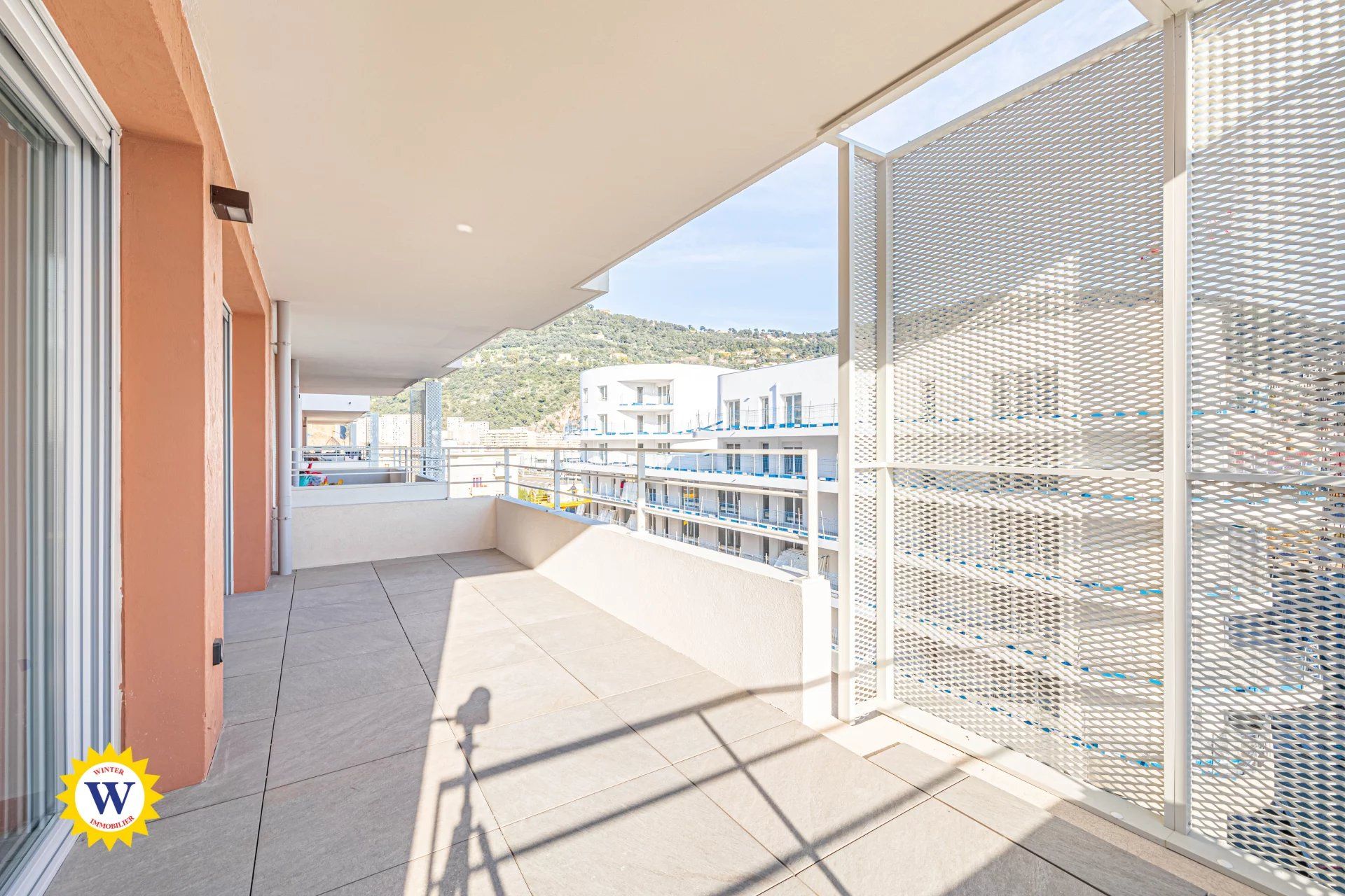 Osakehuoneisto sisään Kiva, Provence-Alpes-Cote d'Azur 12896926