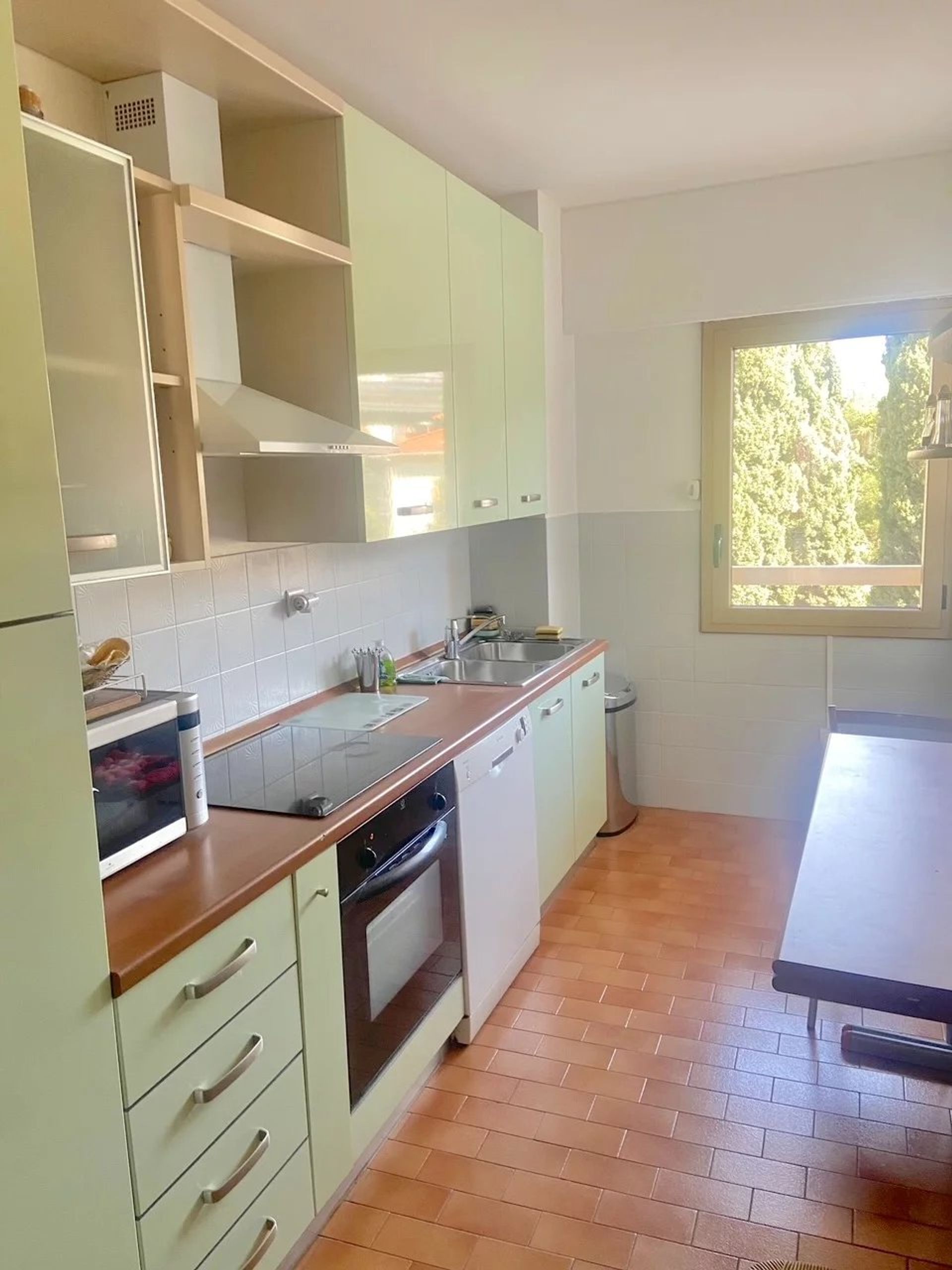 Osakehuoneisto sisään Kiva, Provence-Alpes-Cote d'Azur 12896936