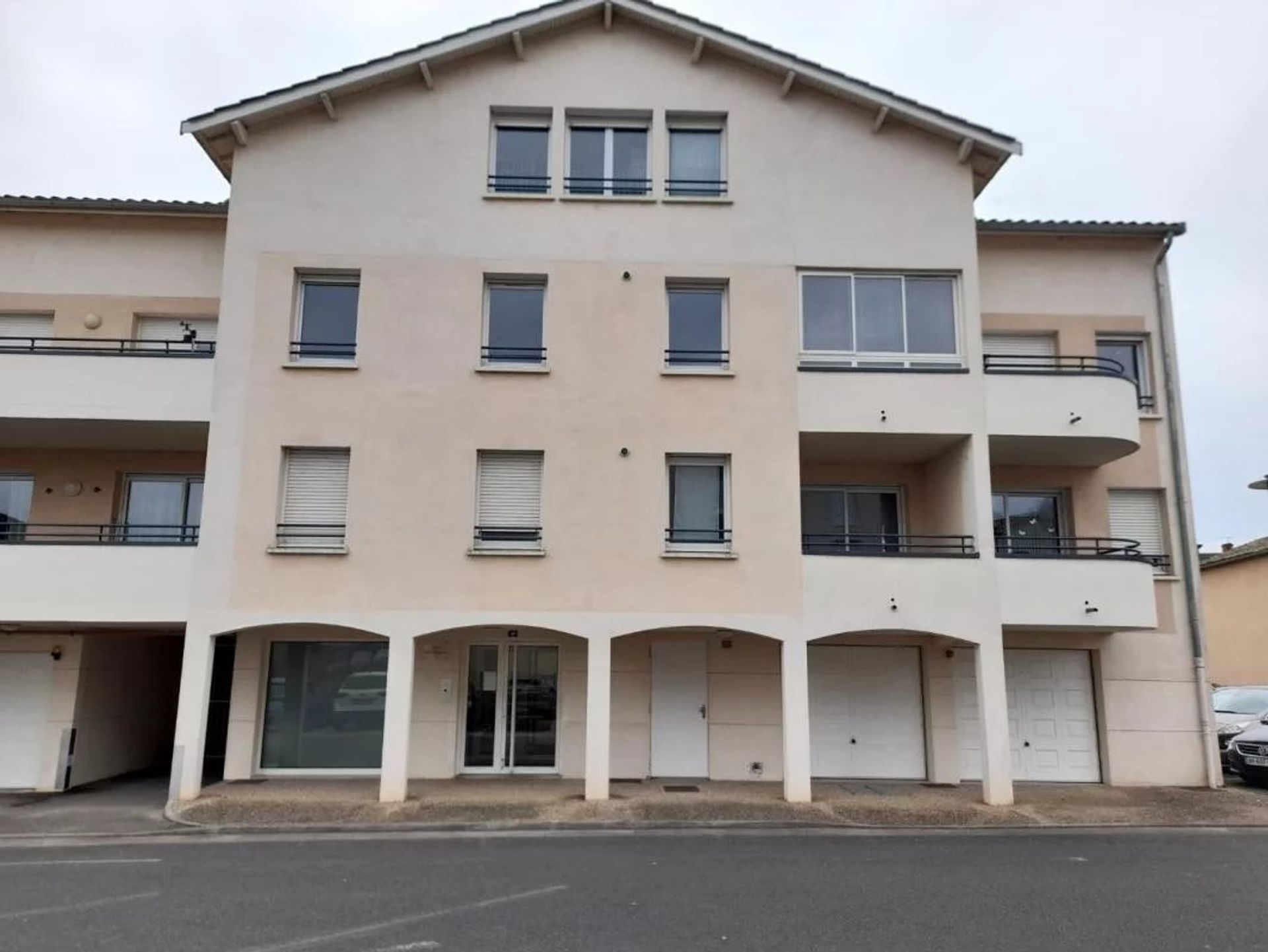 Residential in Montmerle-sur-Saône, Ain 12897016