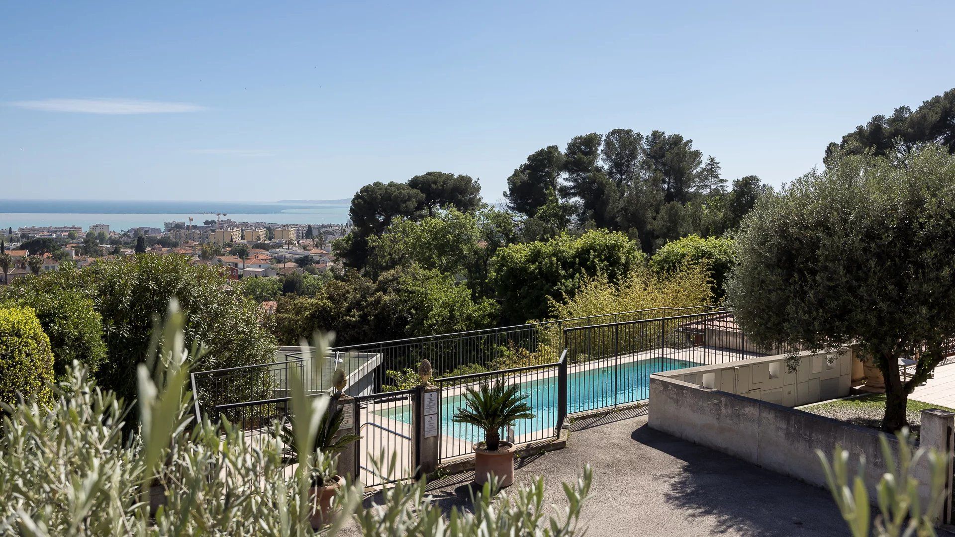 Condominium in Cagnes-sur-Mer, Alpes-Maritimes 12897445