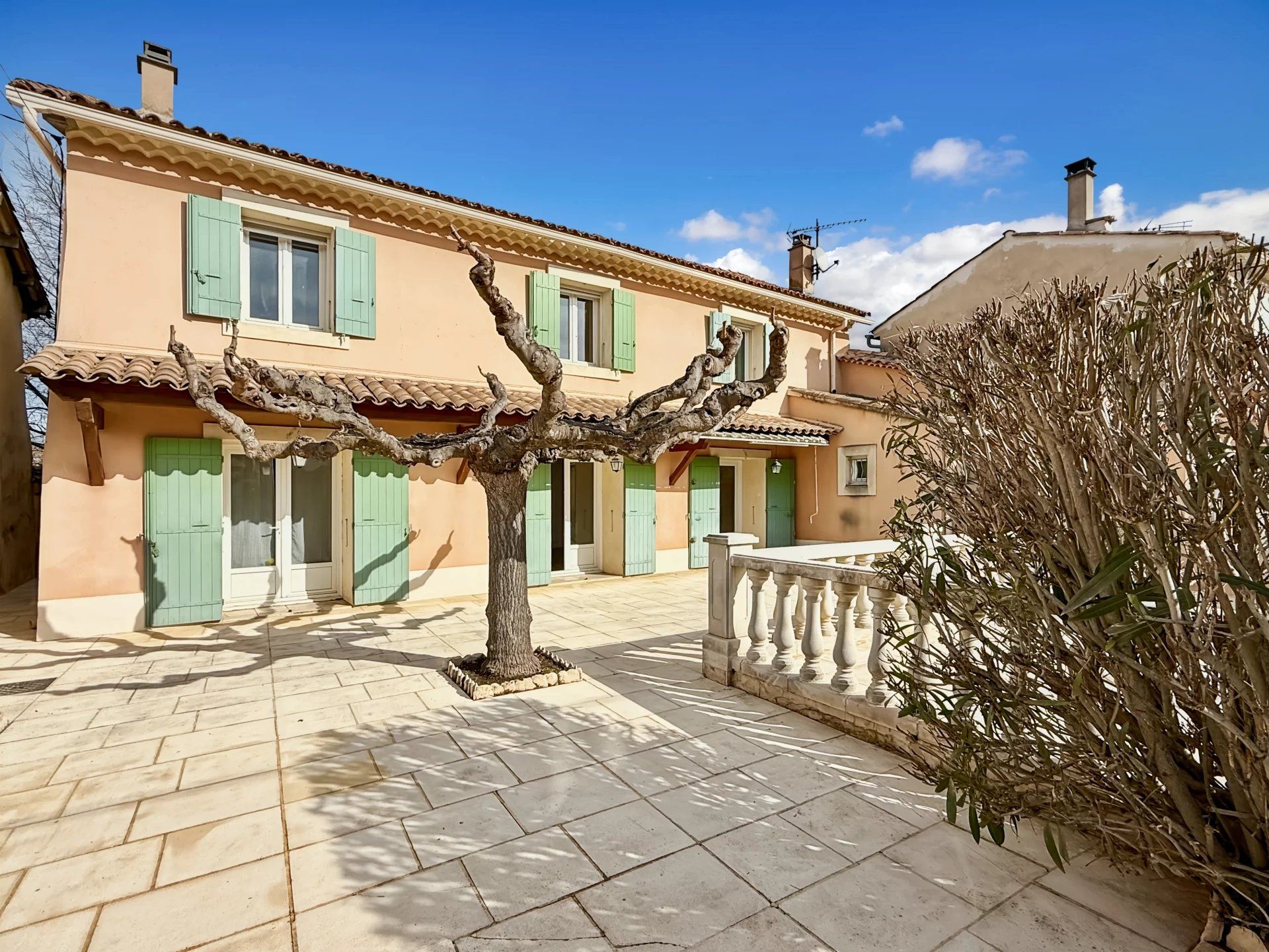 Residential in Pierrelatte, Vaucluse 12897952