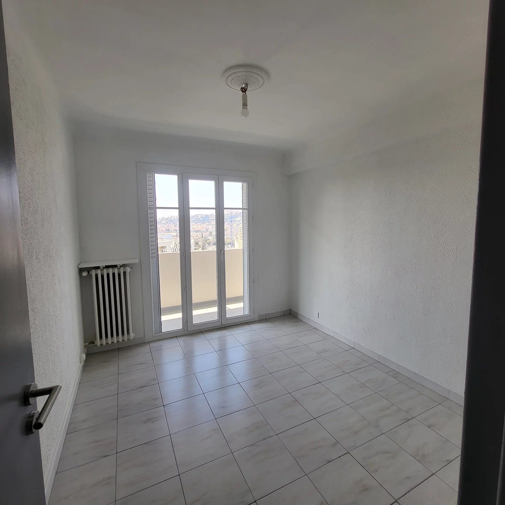 Condominium in Nice, Alpes-Maritimes 12898042