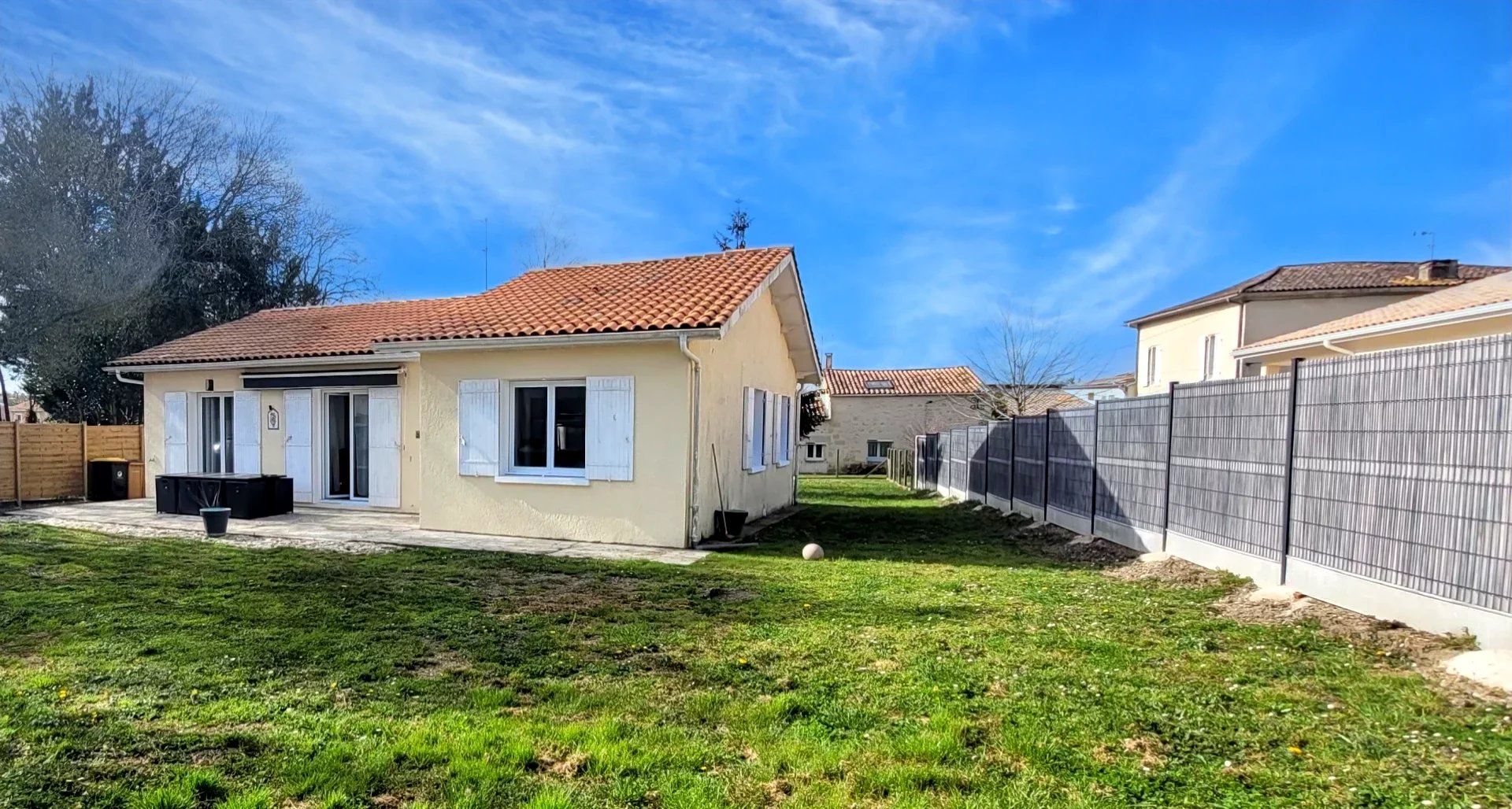 Casa nel Saint-Martin-Lacaussade, Nouvelle-Aquitaine 12898497