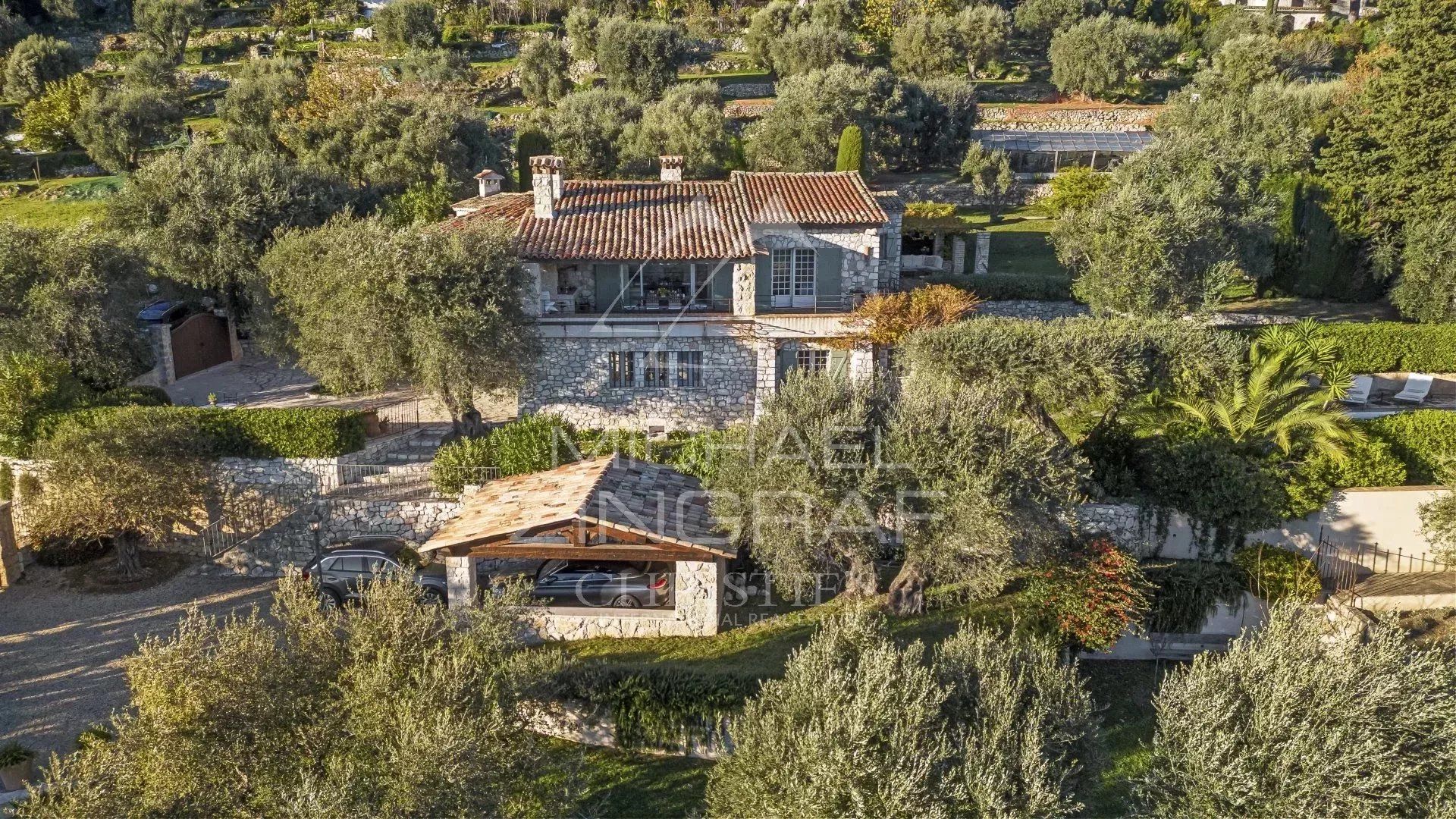 Eigentumswohnung im Tourrettes-sur-Loup, Provence-Alpes-Côte d'Azur 12898525