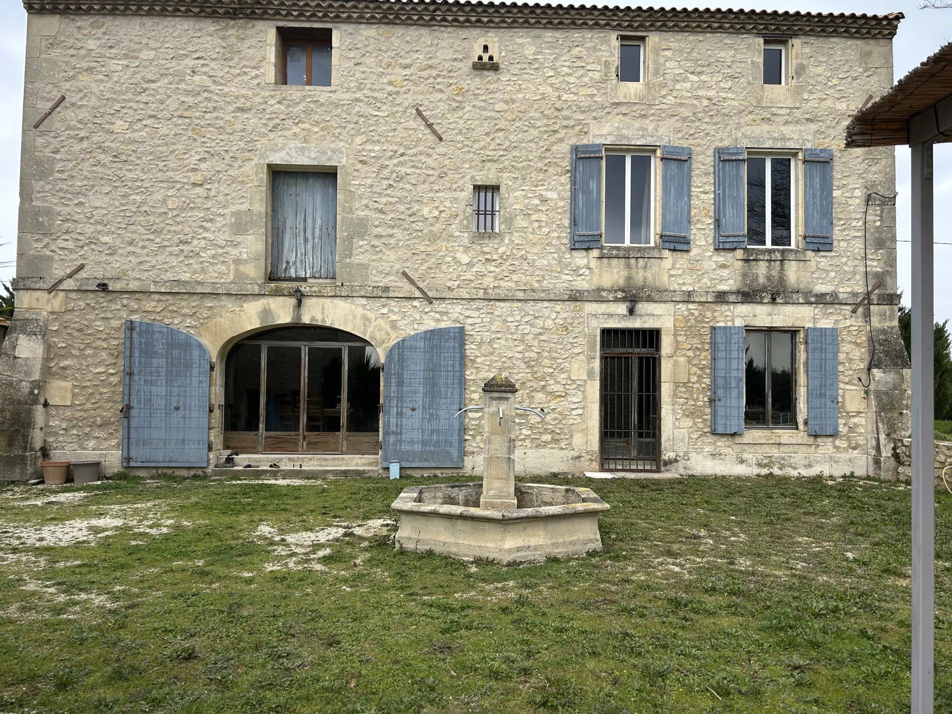 Annen i Tarascon, Provence-Alpes-Cote d'Azur 12898540