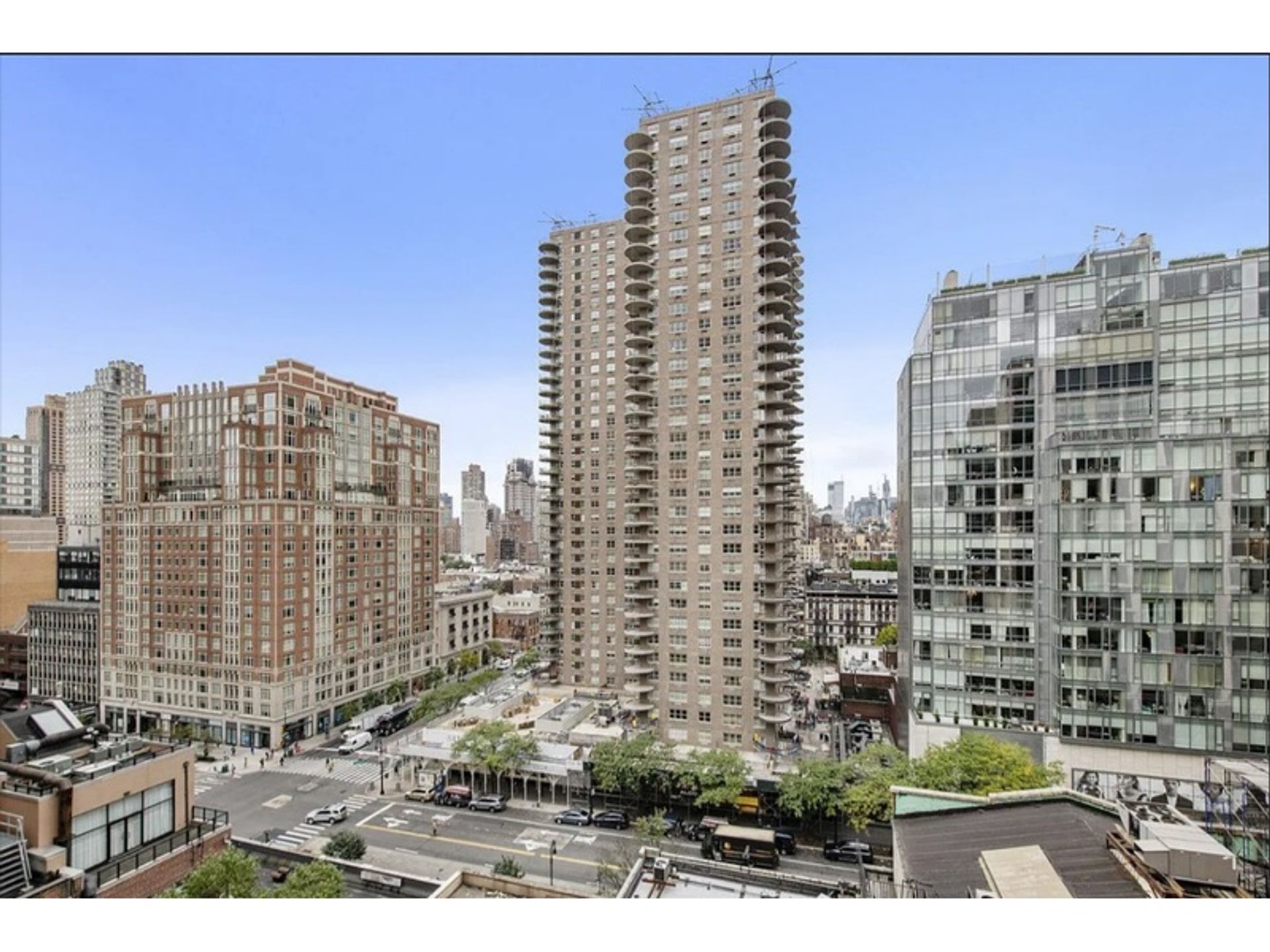 Condominium in New York, New York 12899052