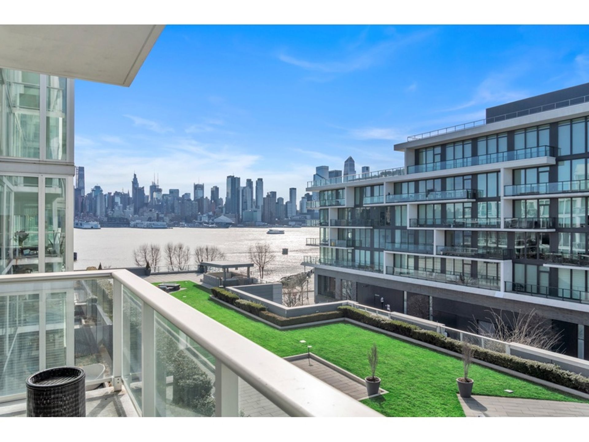 Condominio nel Weehawken, New Jersey 12899073