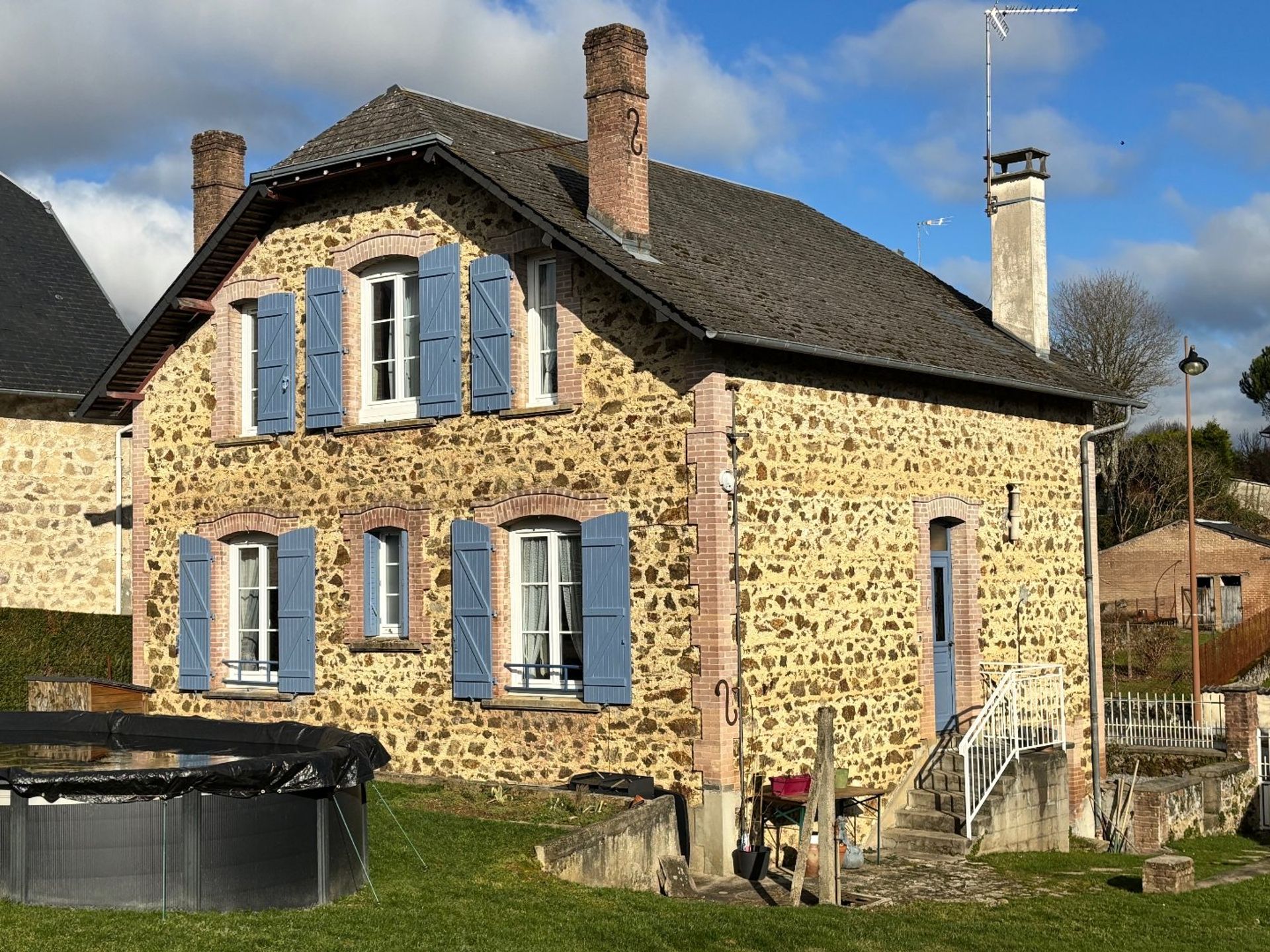 casa en Chamberet, Nouvelle-Aquitaine 12899762