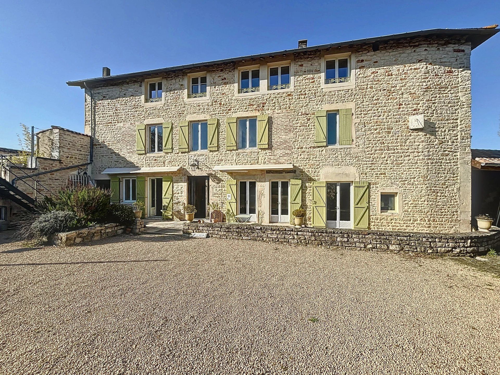 House in Tournus, Bourgogne-Franche-Comte 12900485