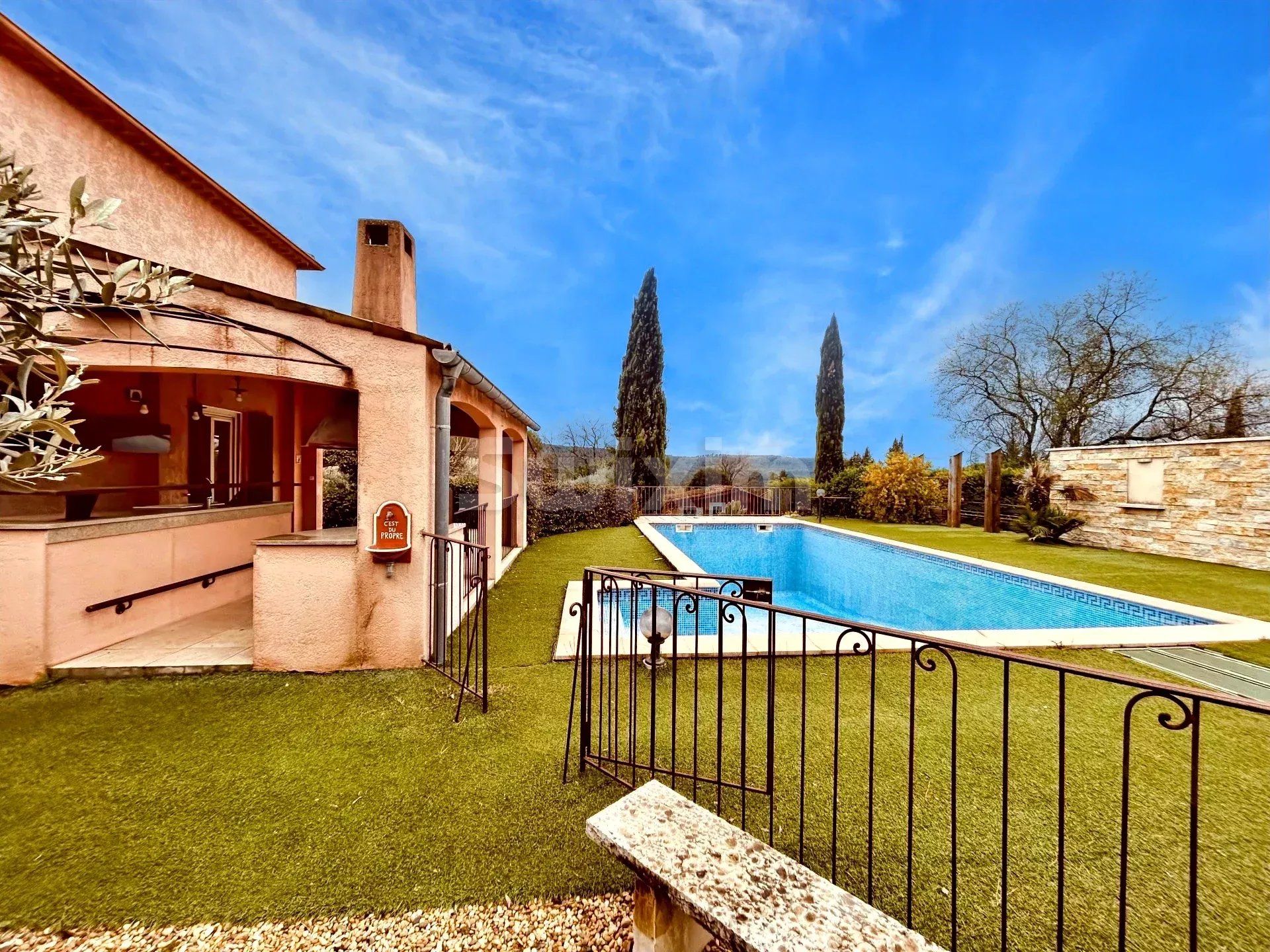 House in Villecroze, Provence-Alpes-Cote d'Azur 12901443