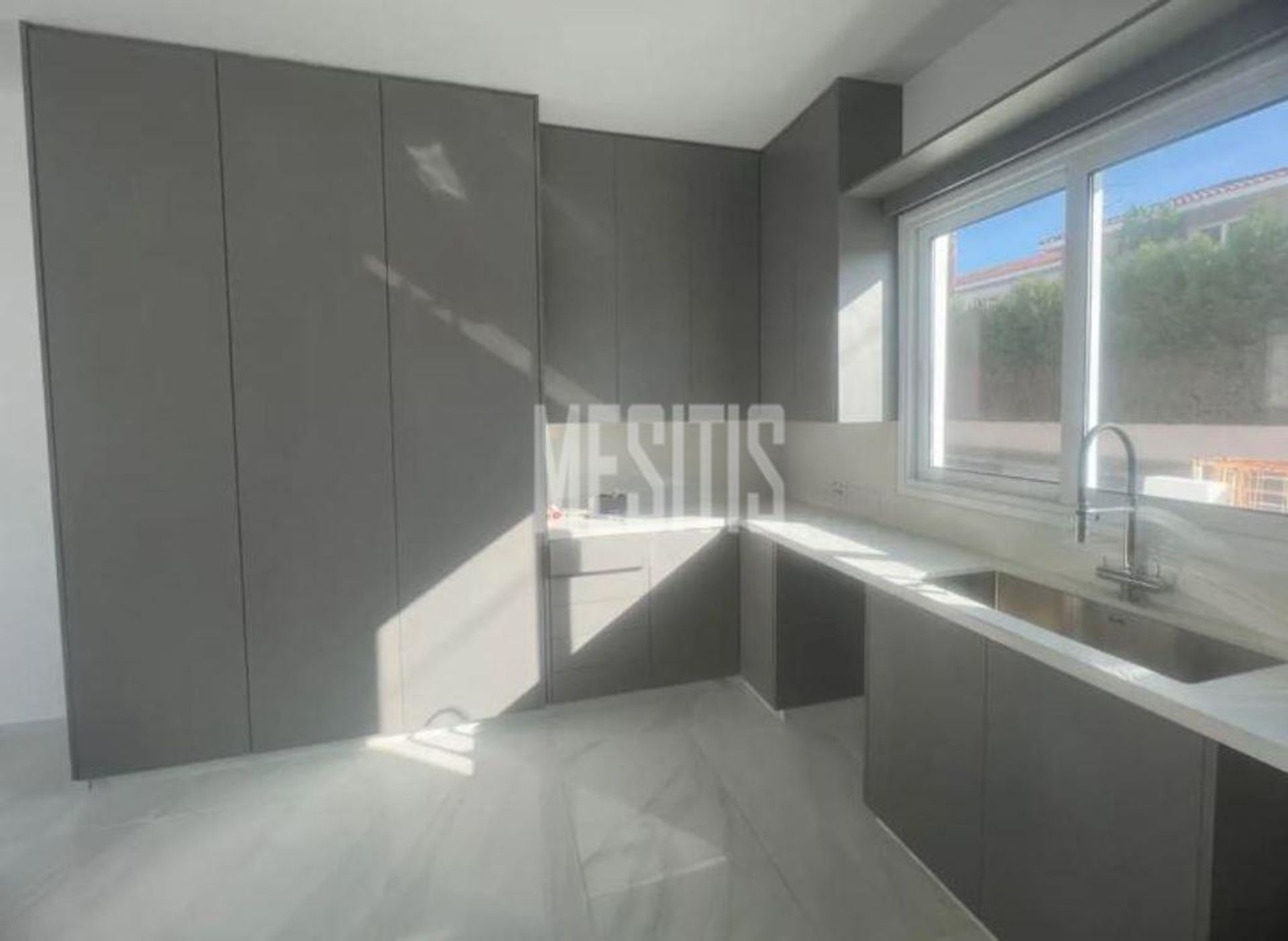 Hus i Nisou, Nicosia 12901683