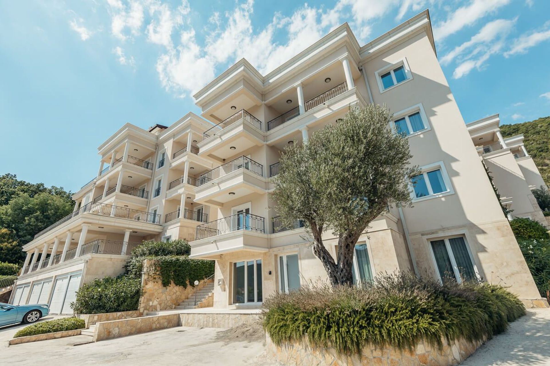 Condominium in Herceg Novi, Herceg Novi 12902467