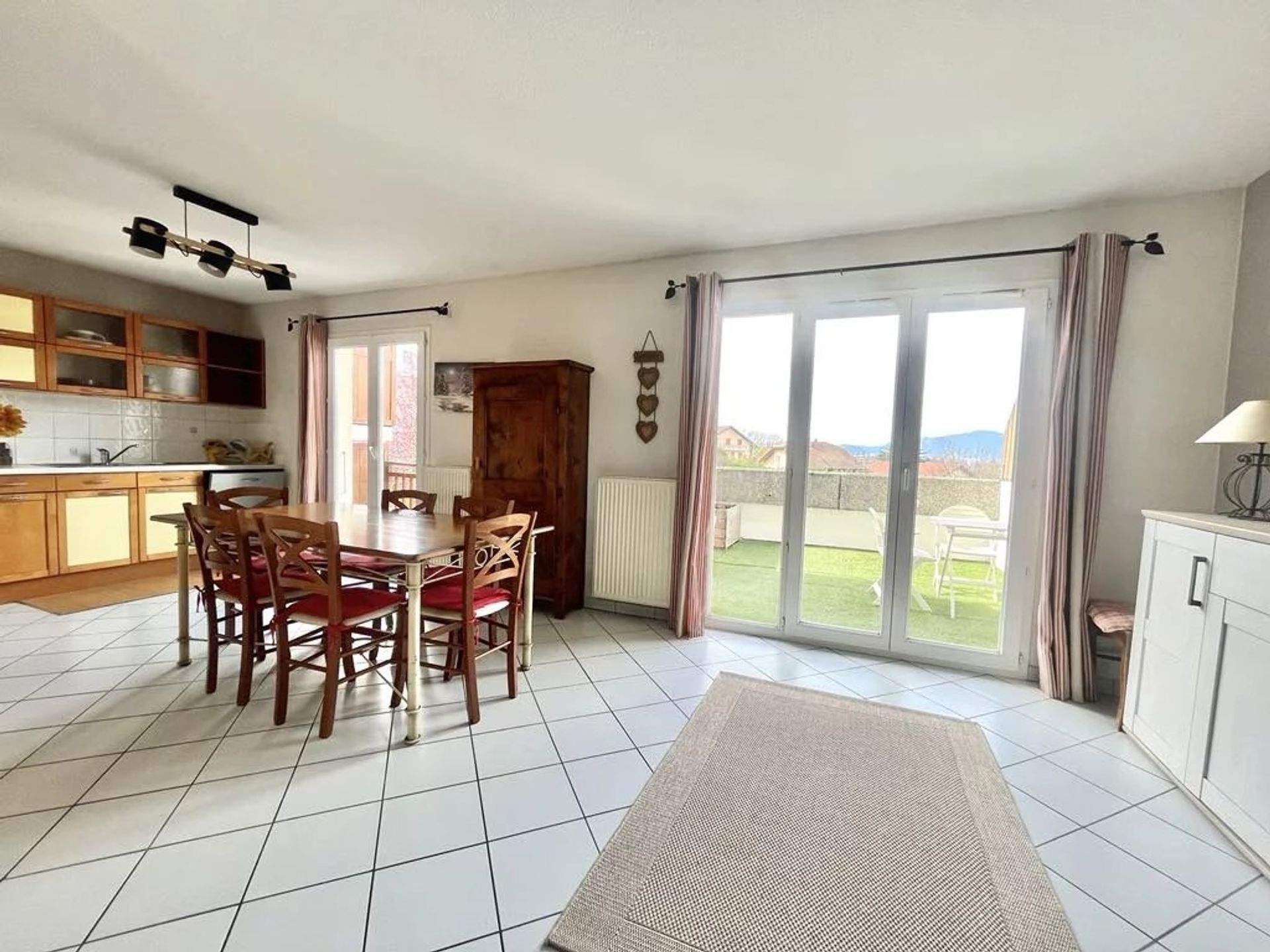 Condominio nel Archamps, Haute-Savoie 12902546