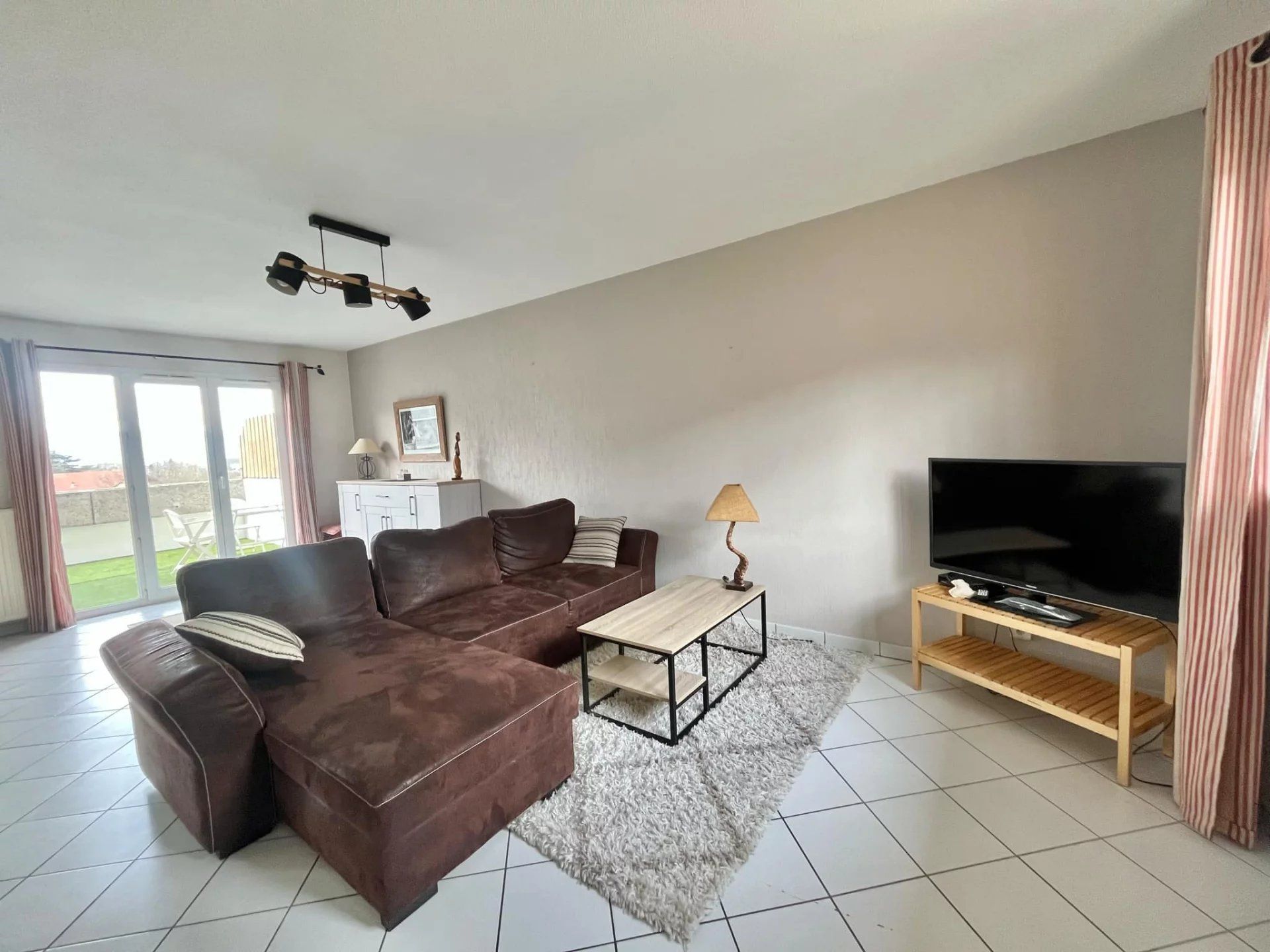 Condominio nel Archamps, Haute-Savoie 12902546