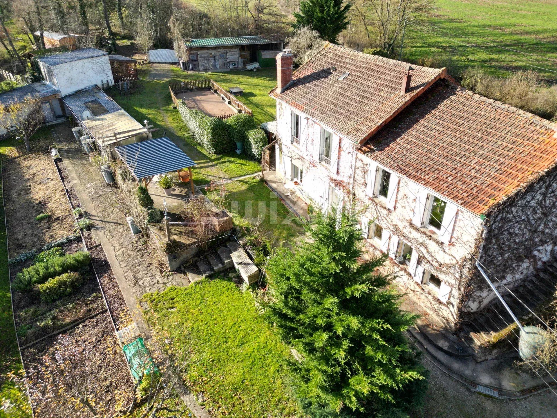 بيت في Guillon, Yonne 12902586