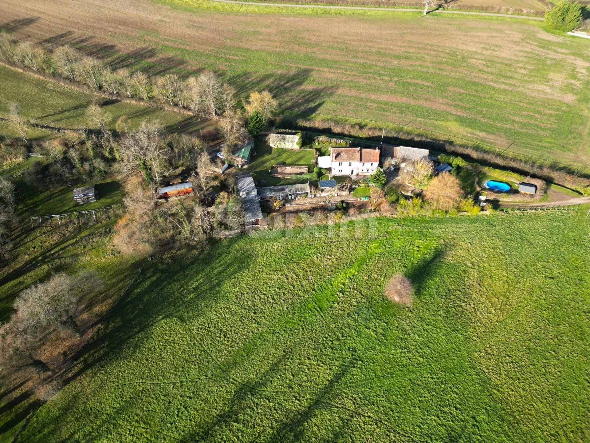 سكني في Guillon, Yonne 12902586