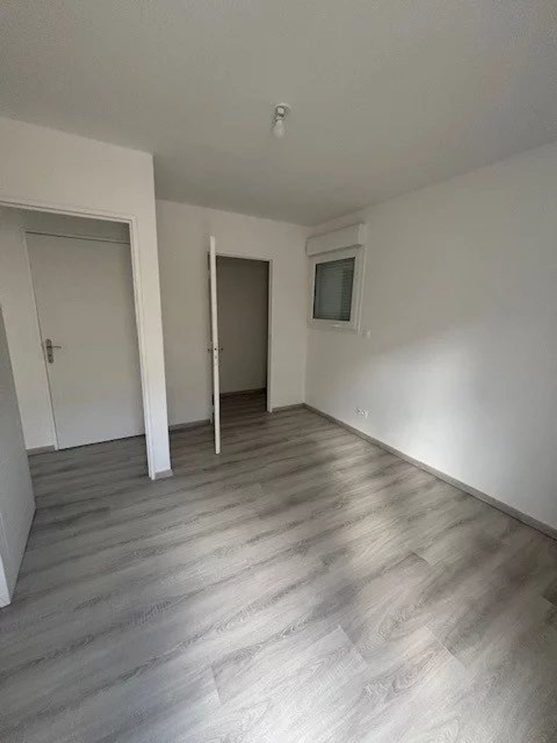 Condominium in Tours, Centre-Val de Loire 12903257