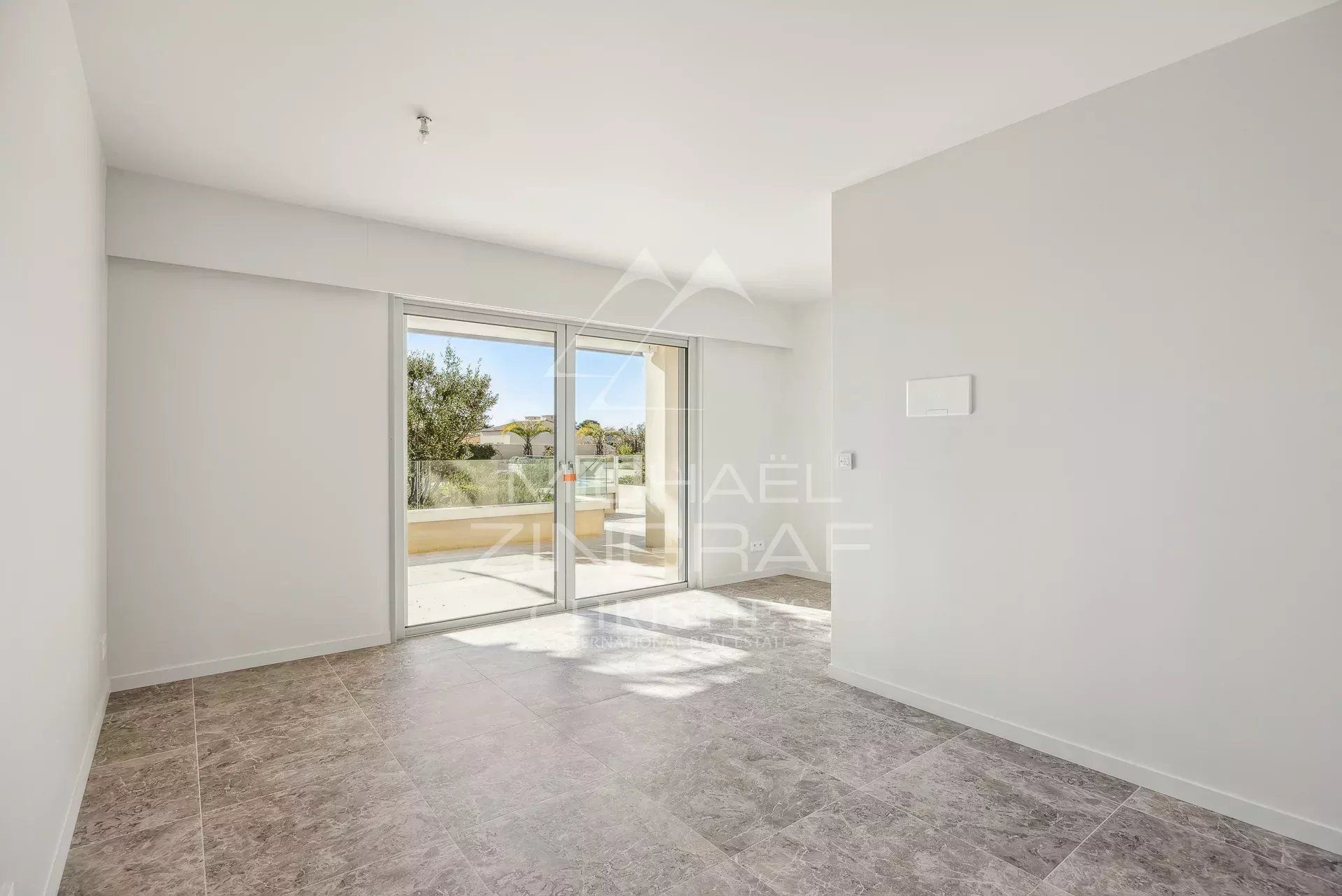 Condominio en Cagnes-sur-Mer, Alpes-Maritimes 12903761